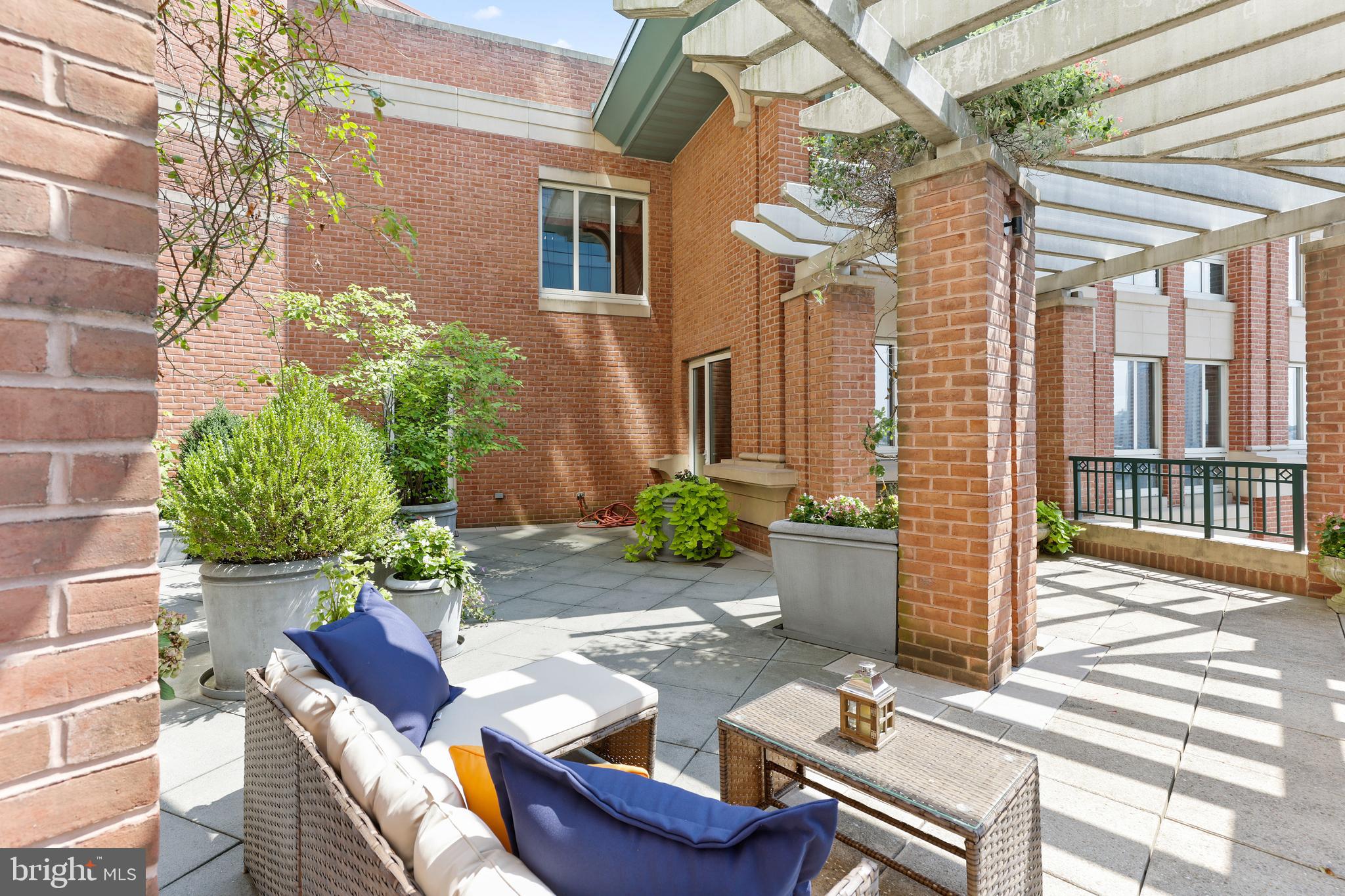 HARBOR EAST - Residential