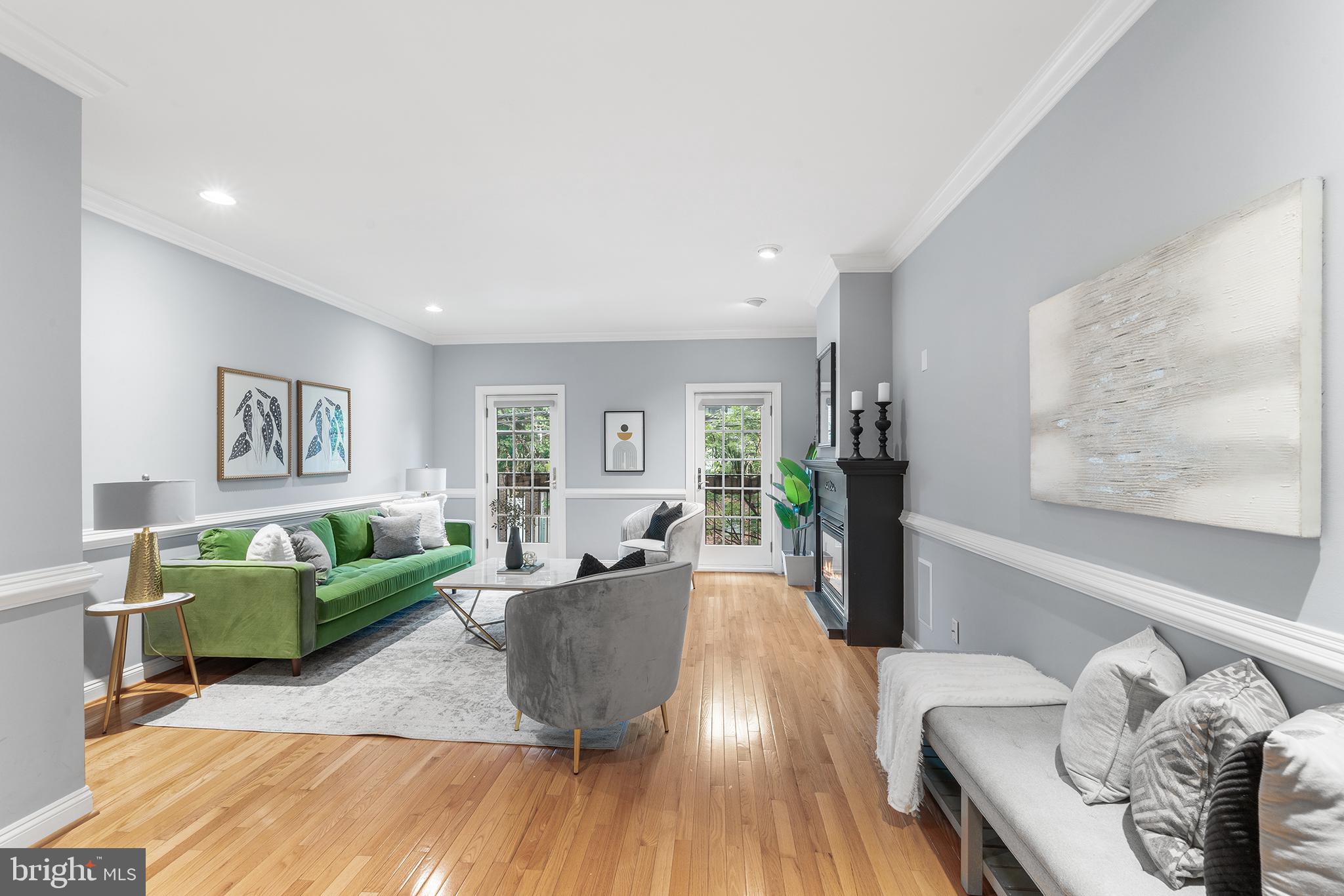 QUEEN VILLAGE - Residential