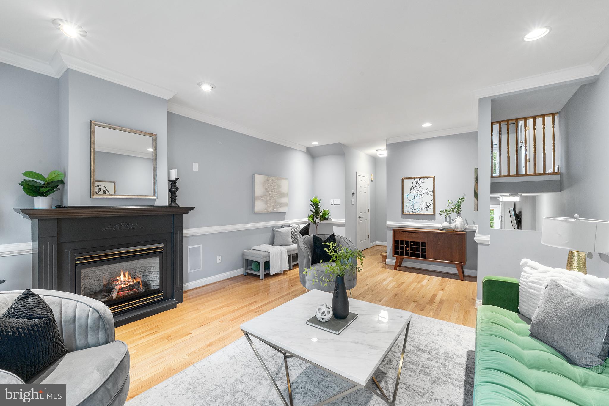 QUEEN VILLAGE - Residential