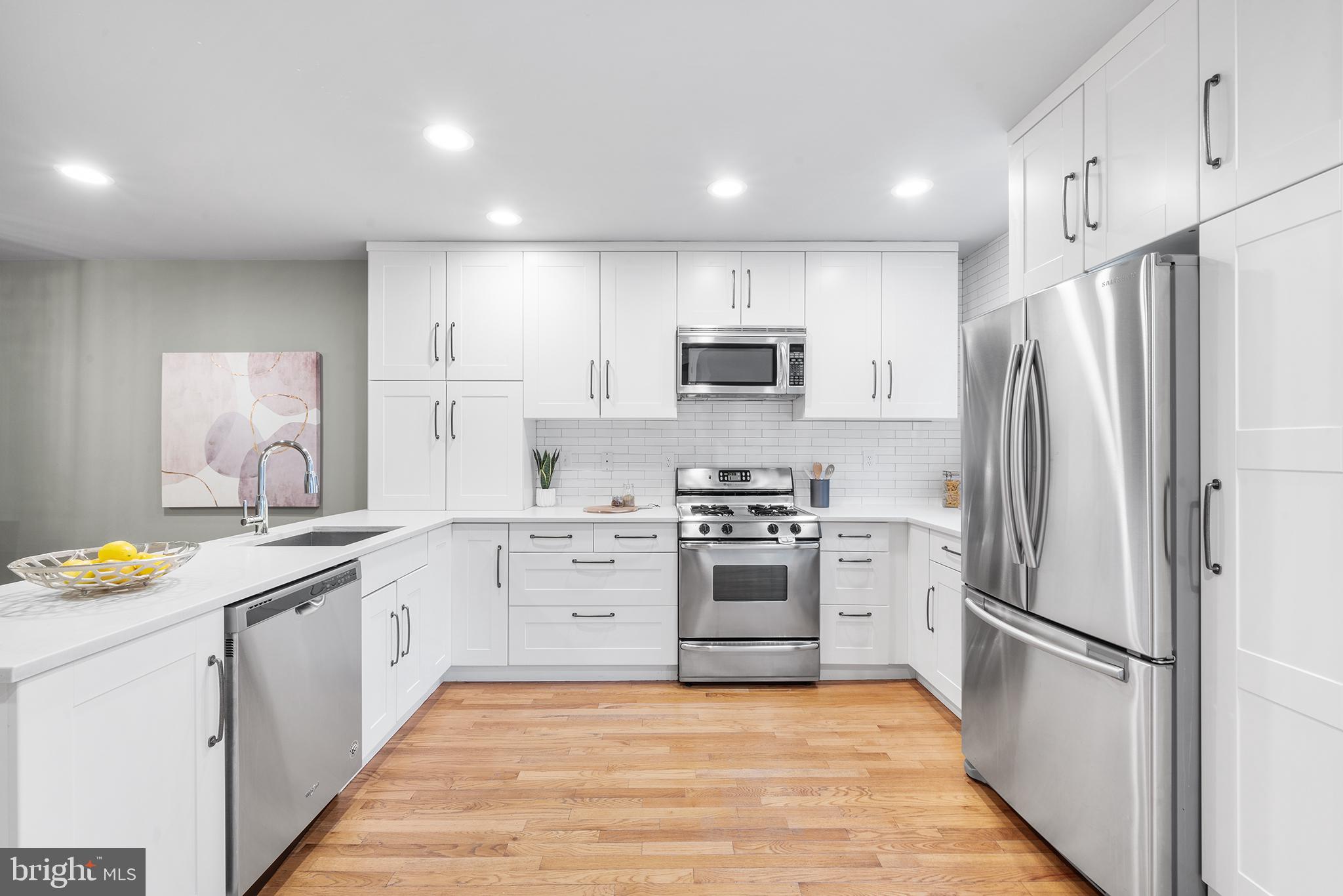 QUEEN VILLAGE - Residential