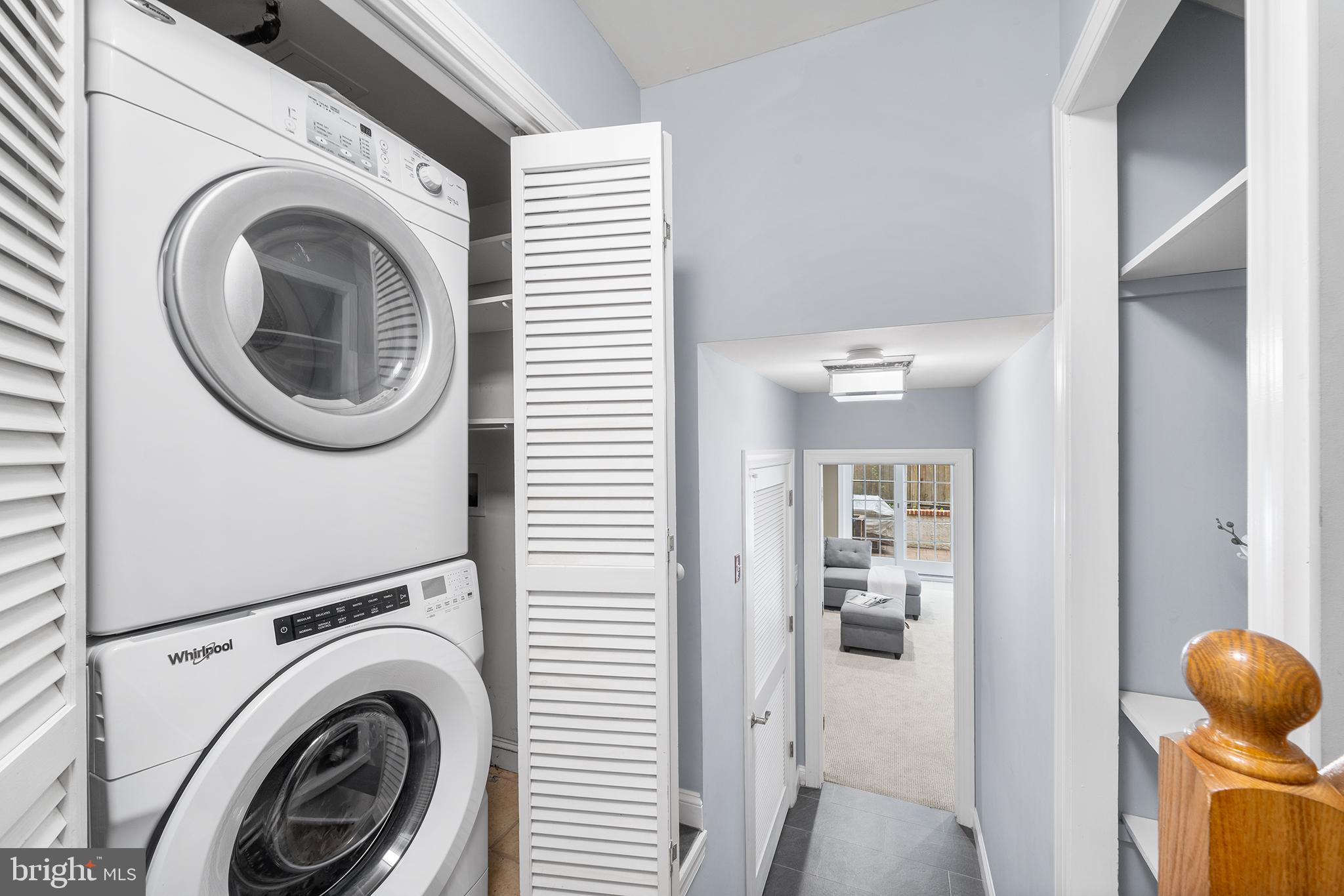 QUEEN VILLAGE - Residential