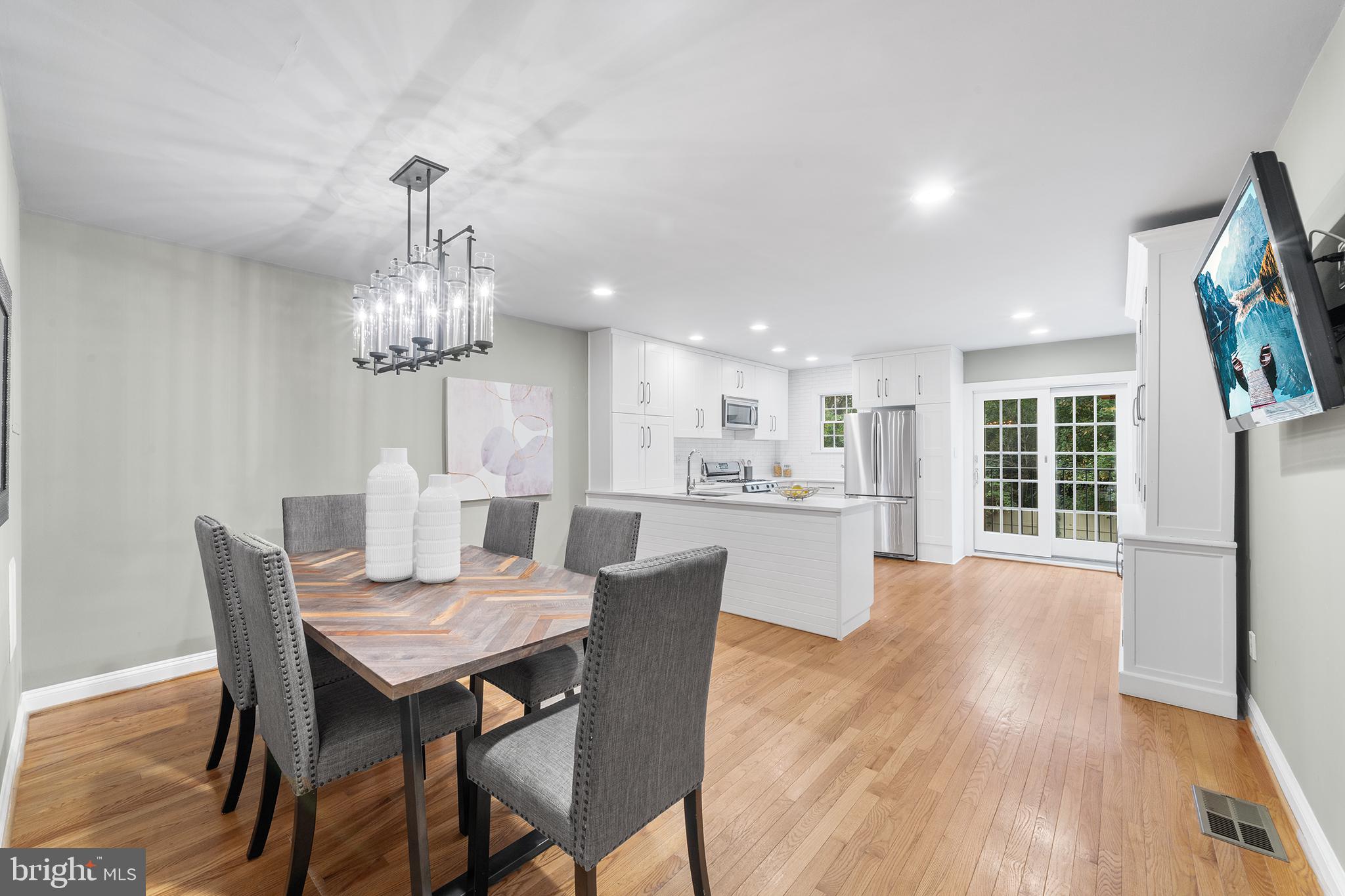 QUEEN VILLAGE - Residential