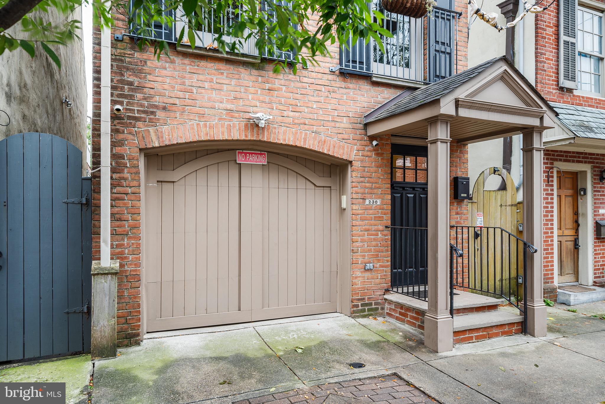 QUEEN VILLAGE - Residential