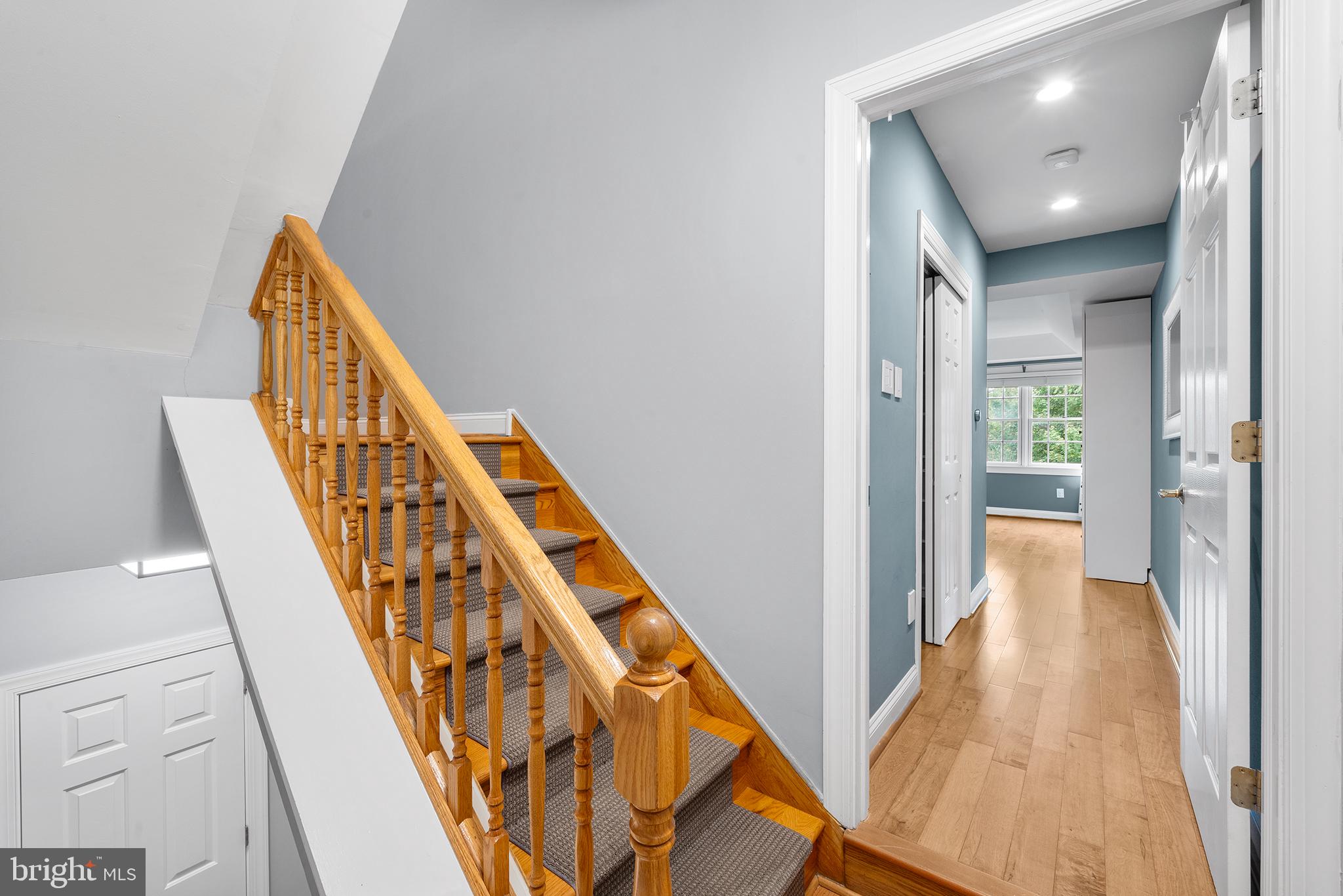 QUEEN VILLAGE - Residential