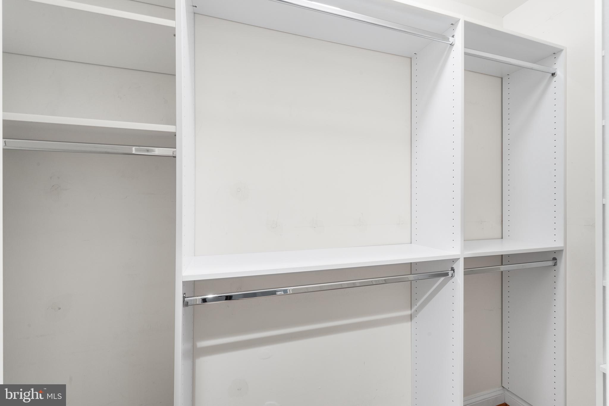 QUEEN VILLAGE - Residential