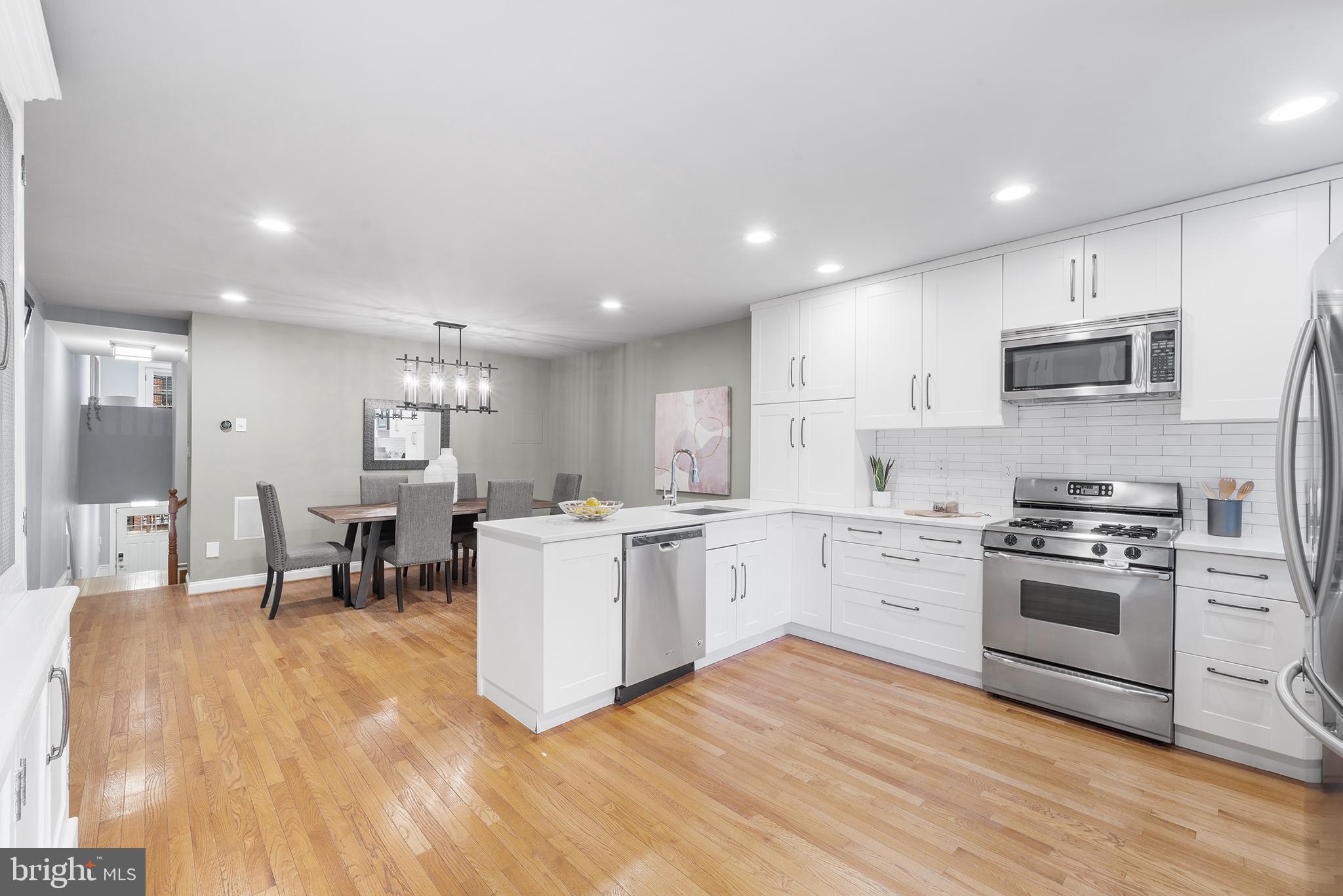 QUEEN VILLAGE - Residential