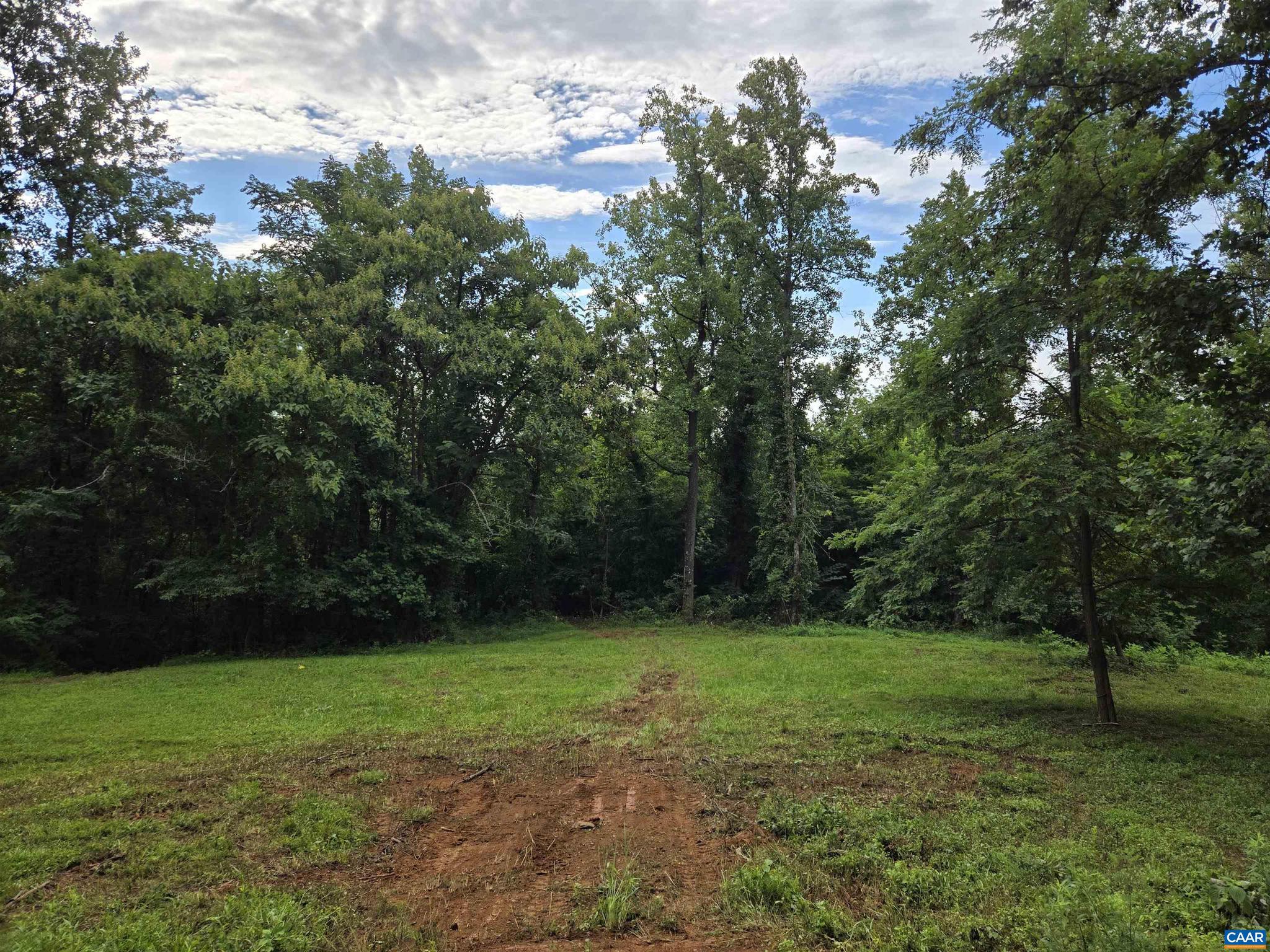 8 GREENWOOD HOLLOW