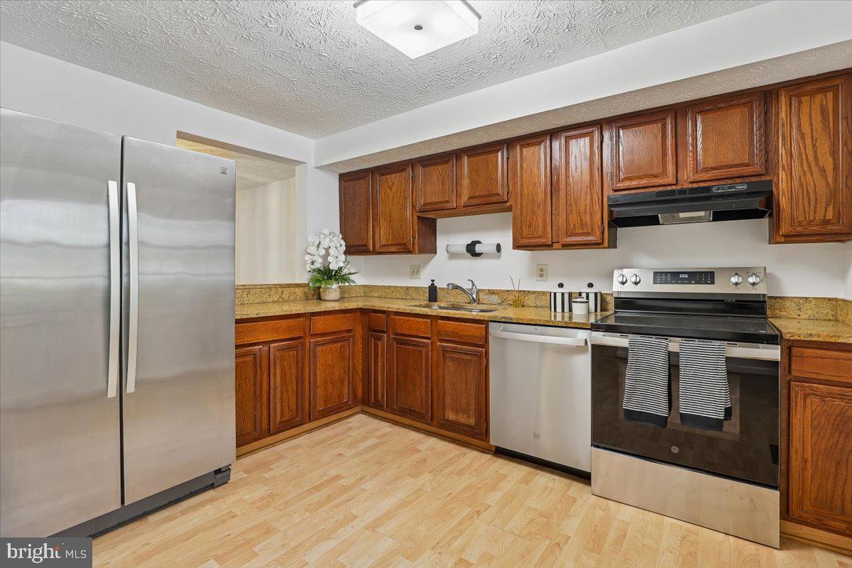 RESTON - Residential