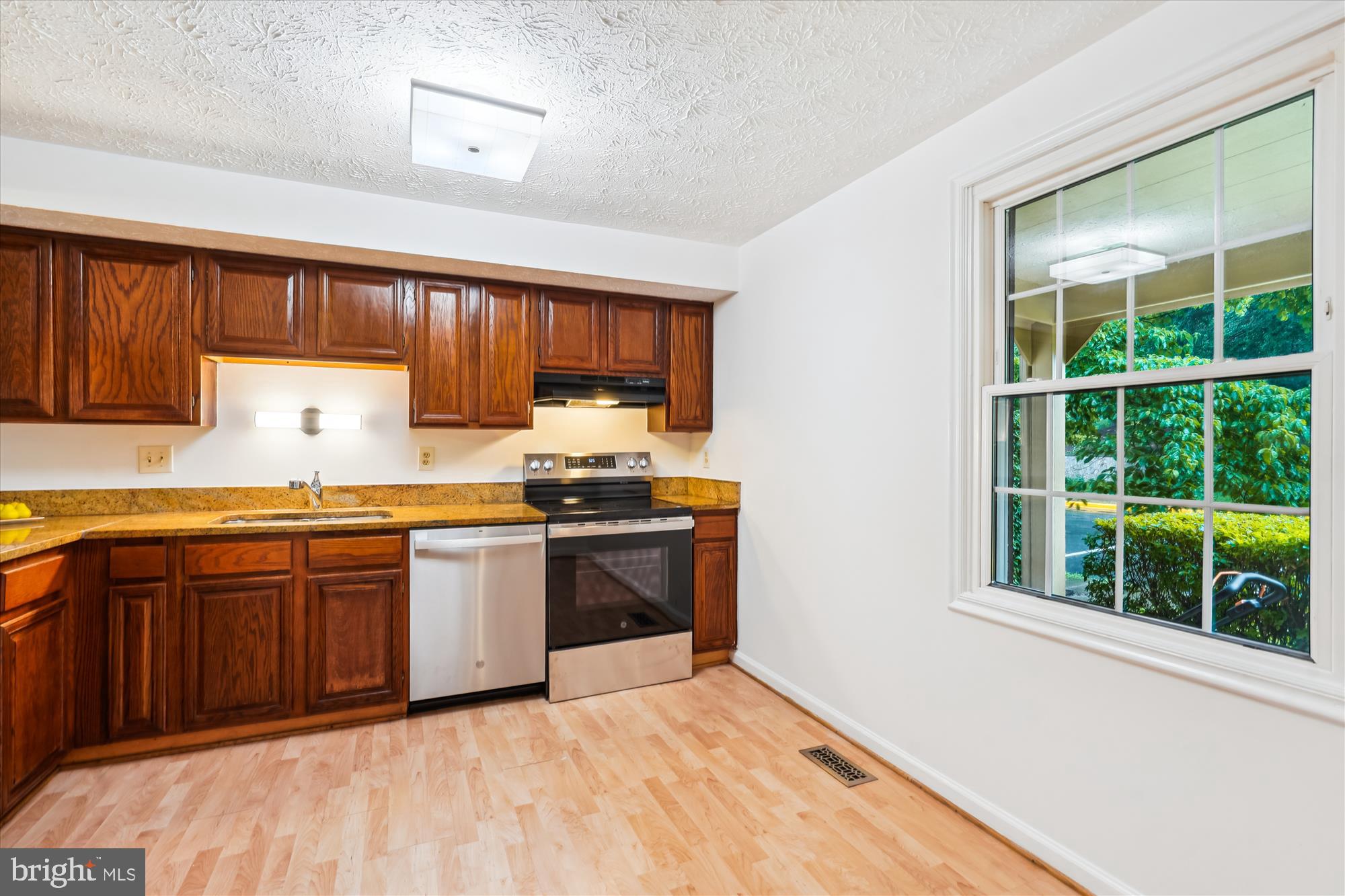 10921 HARPERS SQUARE COURT