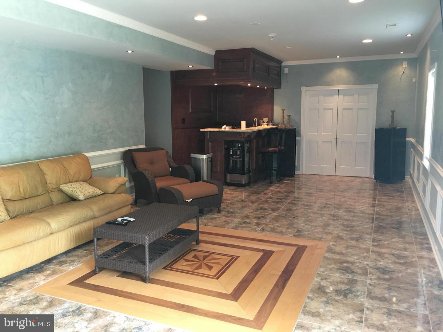 MANORS AT GREENRIDGE - Residential Lease