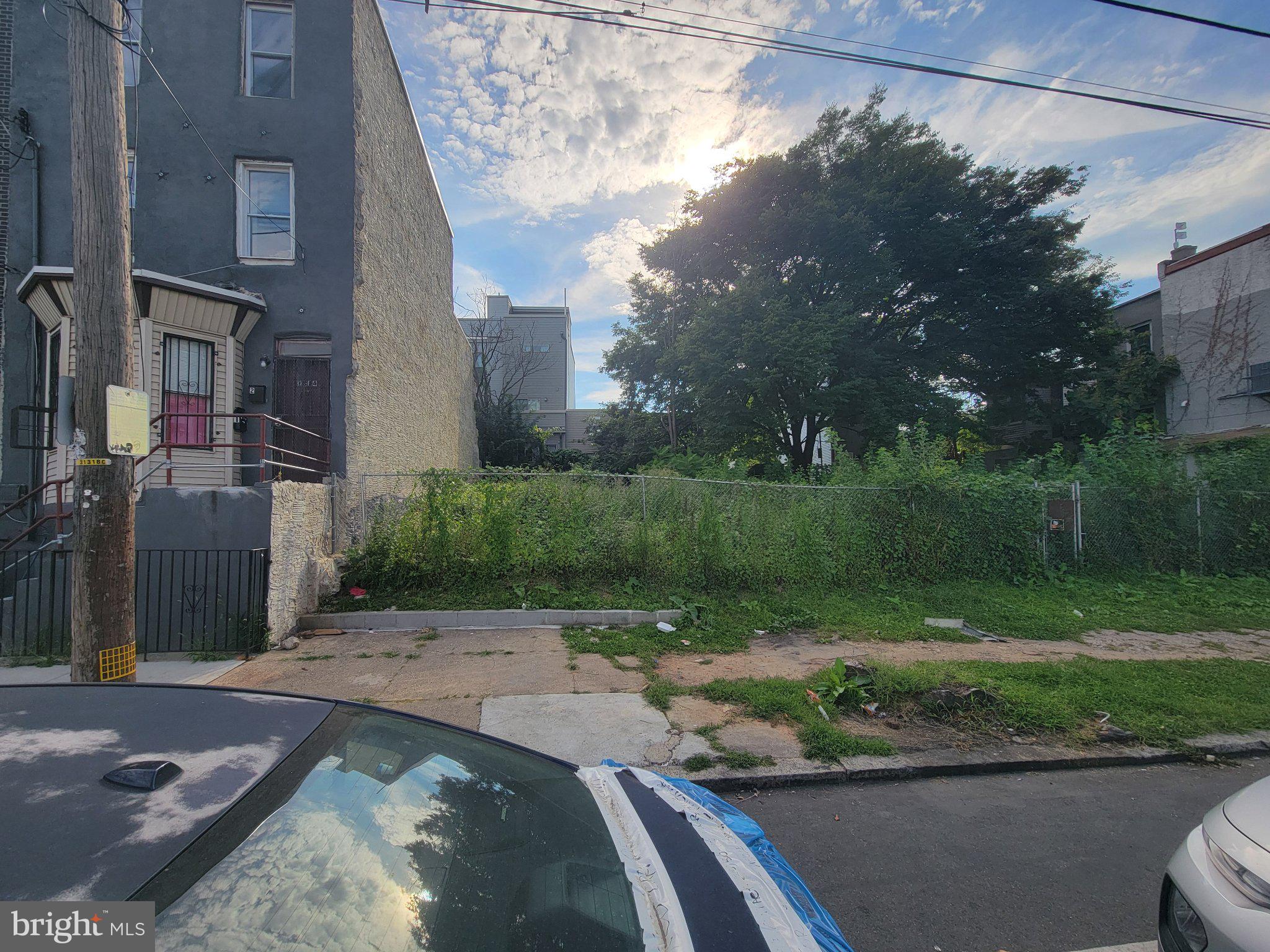 1812 E LEHIGH AVENUE