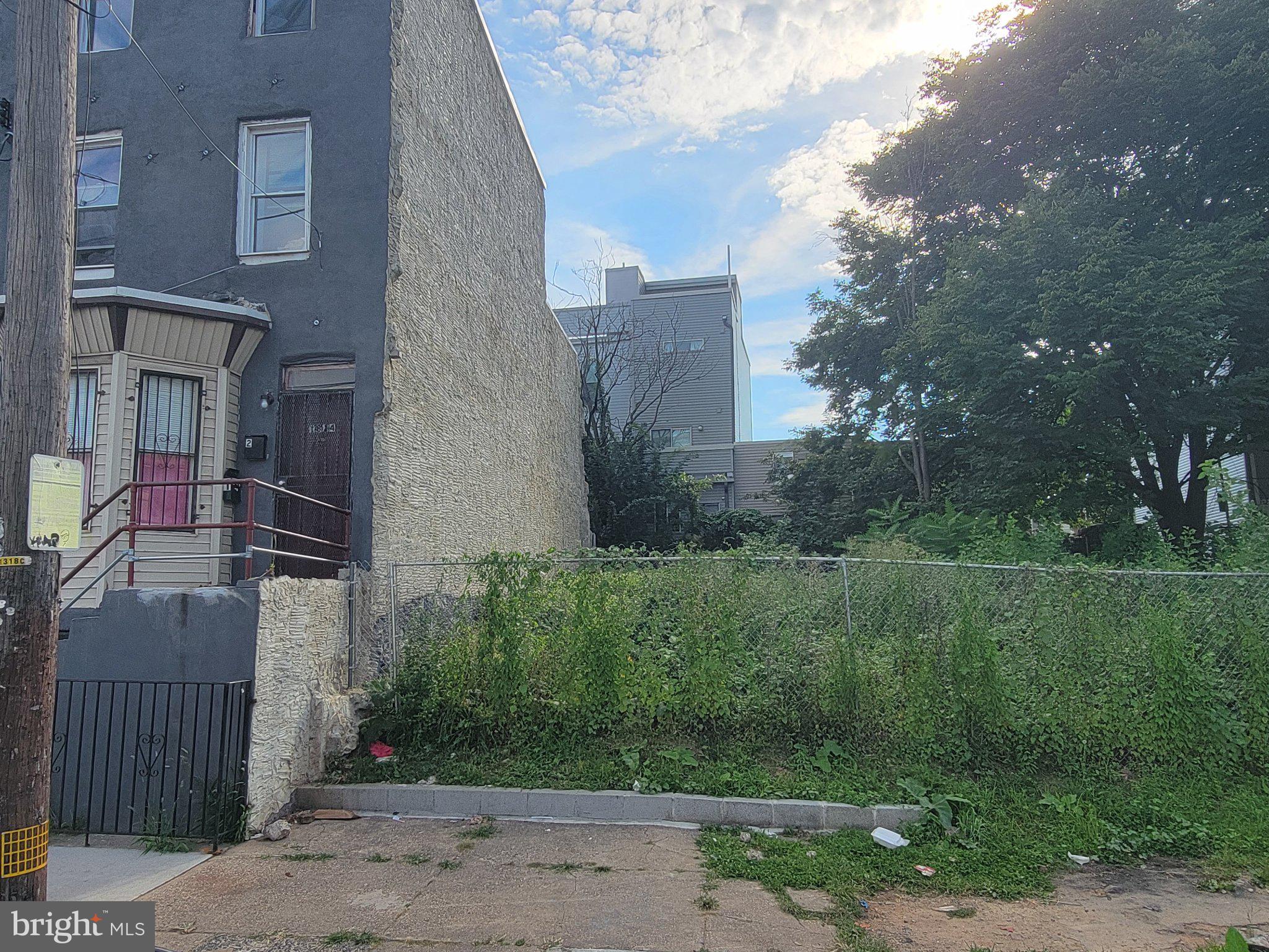 1812 E LEHIGH AVENUE