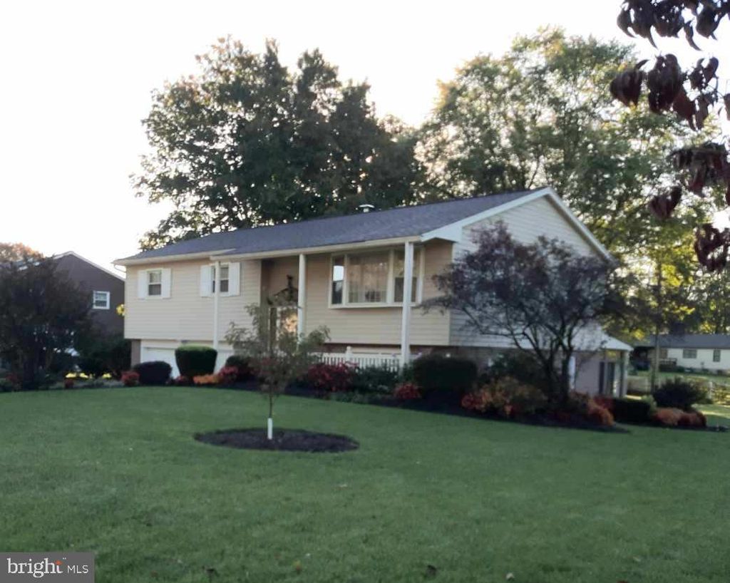 Photo of 1710 Valette Drive, Lancaster, PA 17602 (MLS # PALA2055712)