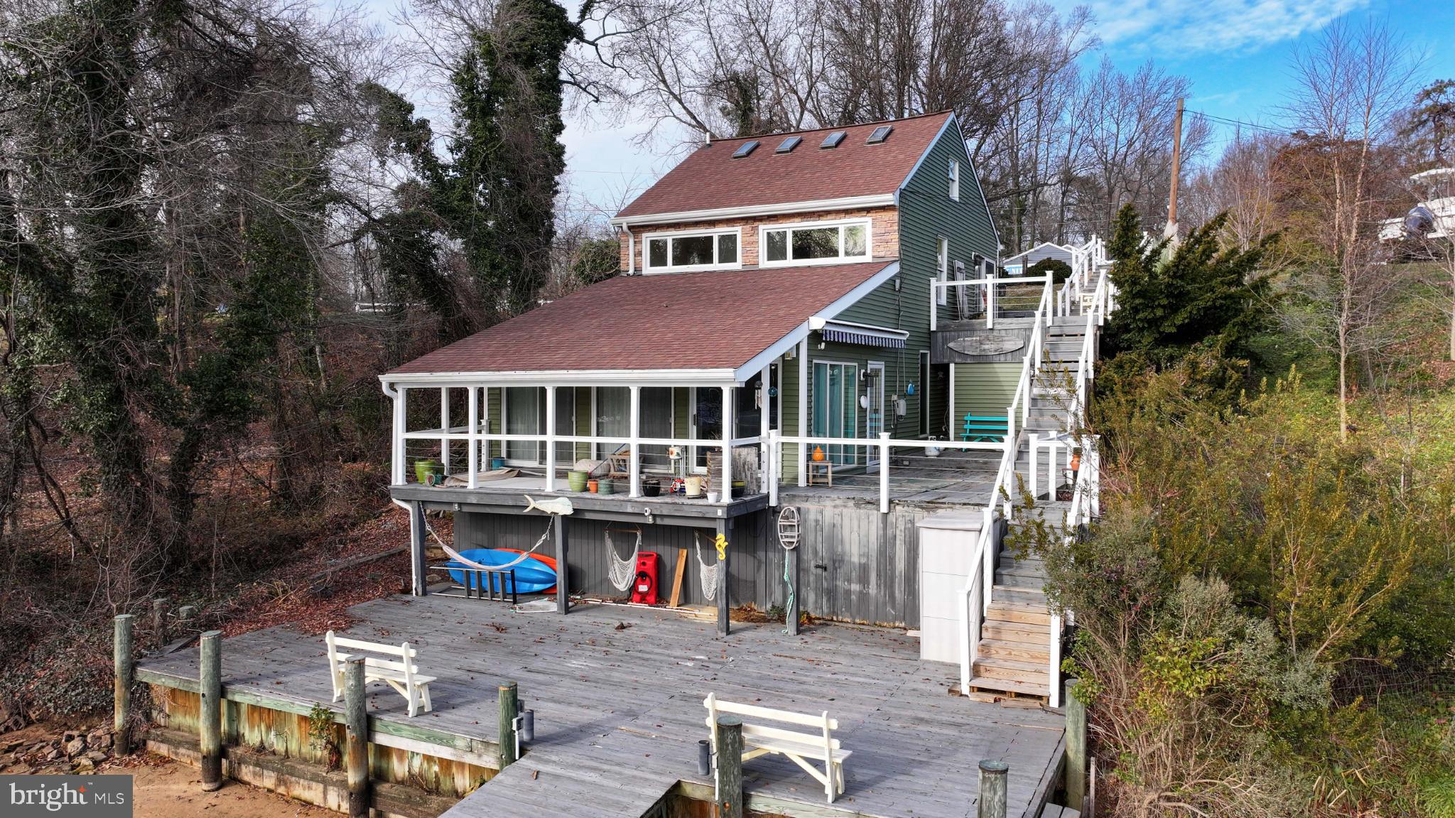 811 N LONG COVE ROAD