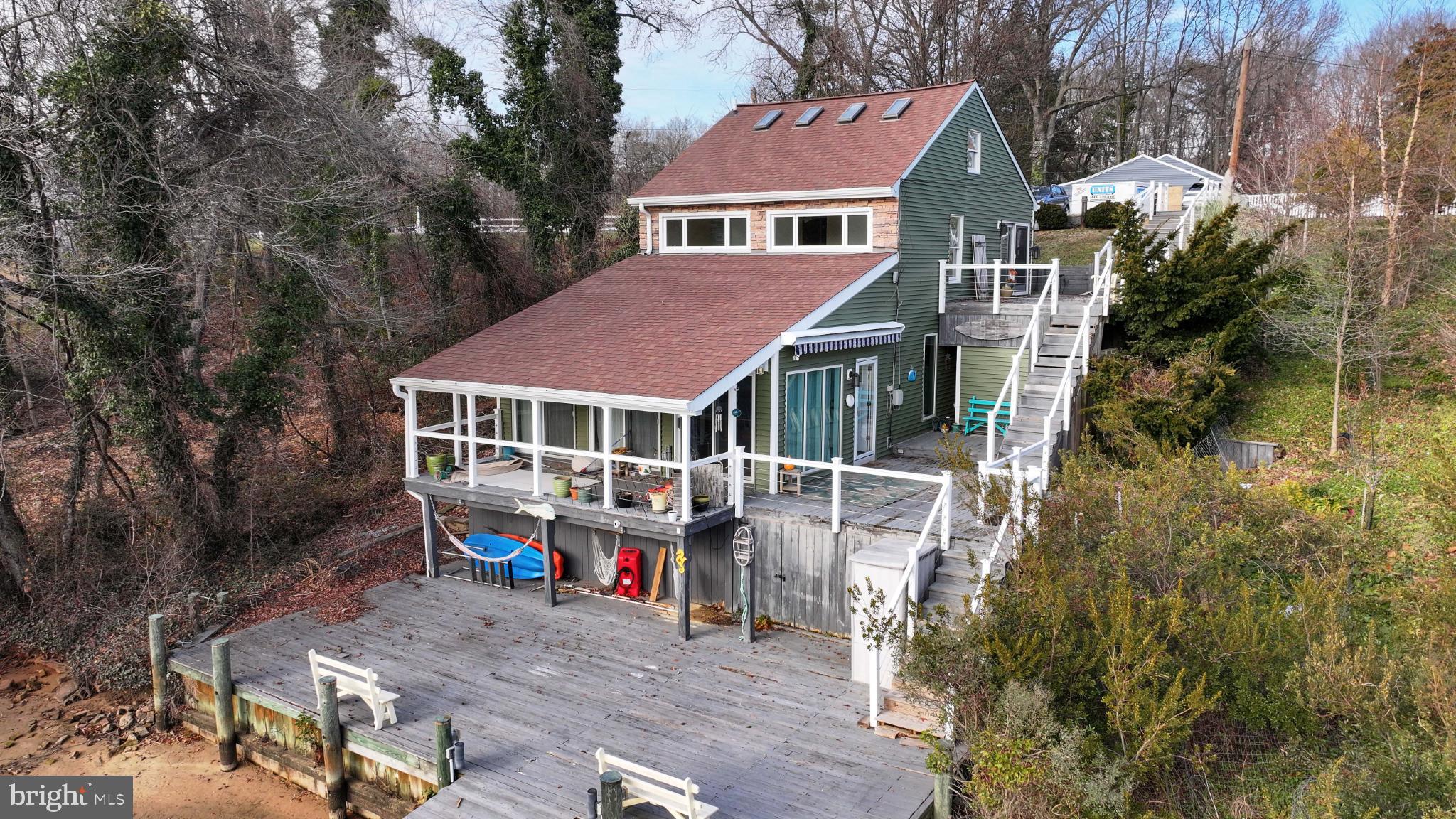 811 N LONG COVE ROAD