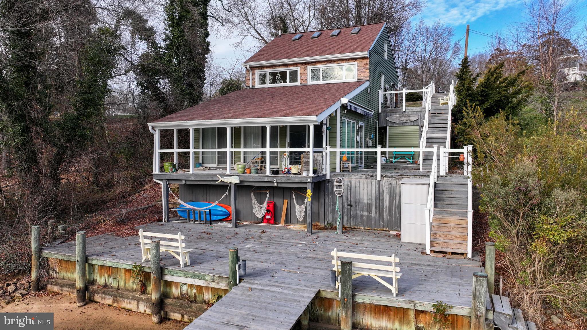 811 N LONG COVE ROAD