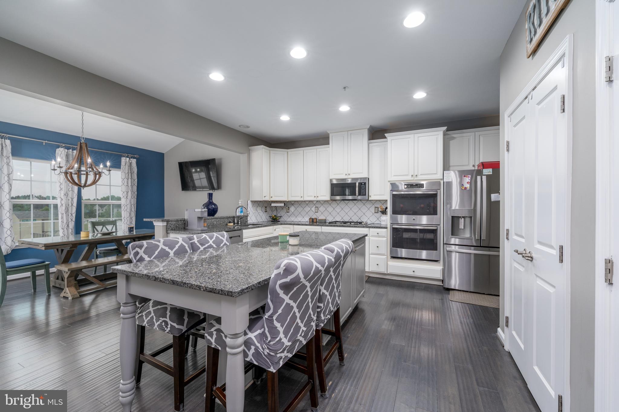 810 AMHERST LANE