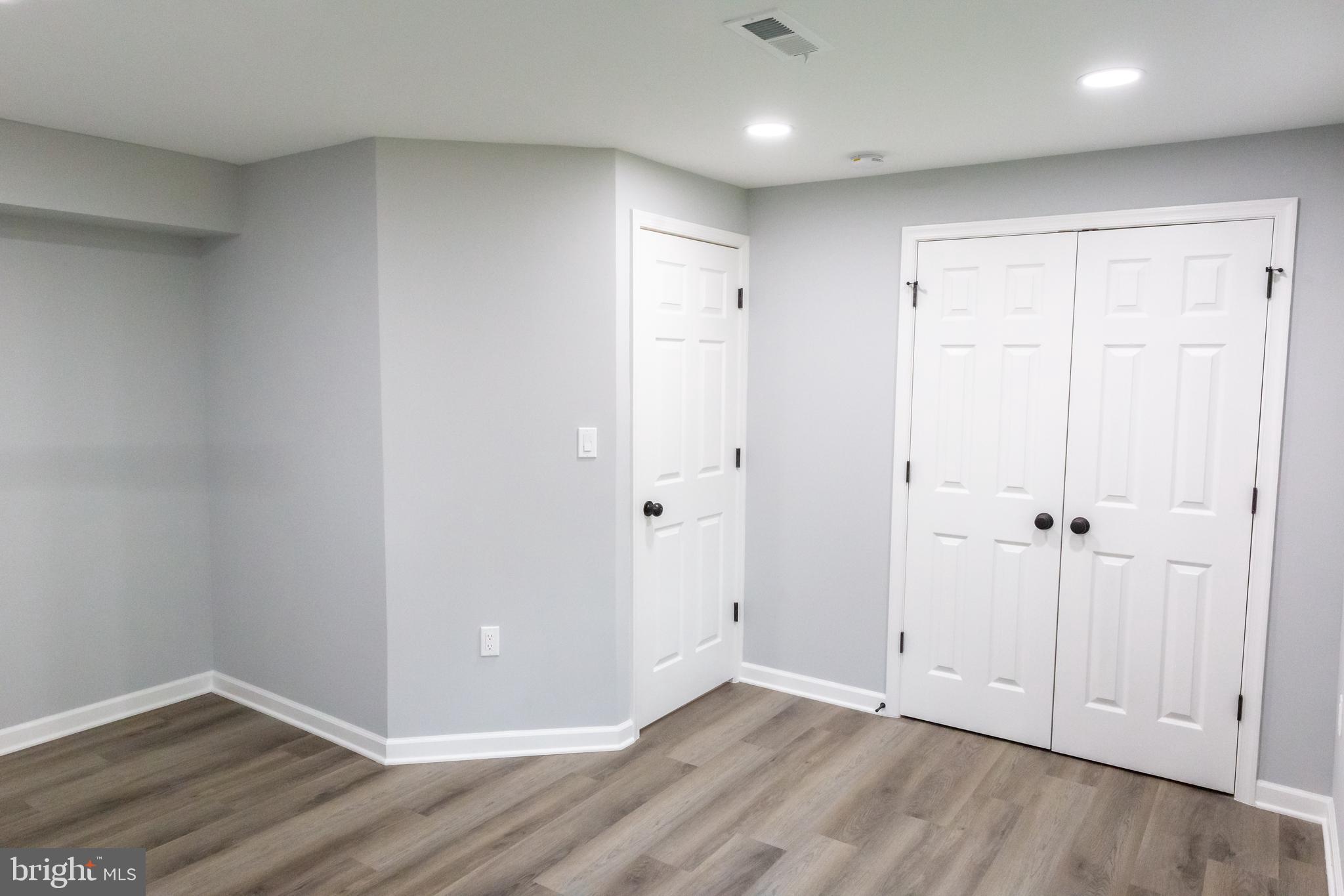 FOREST KNOLLS - Residential Lease