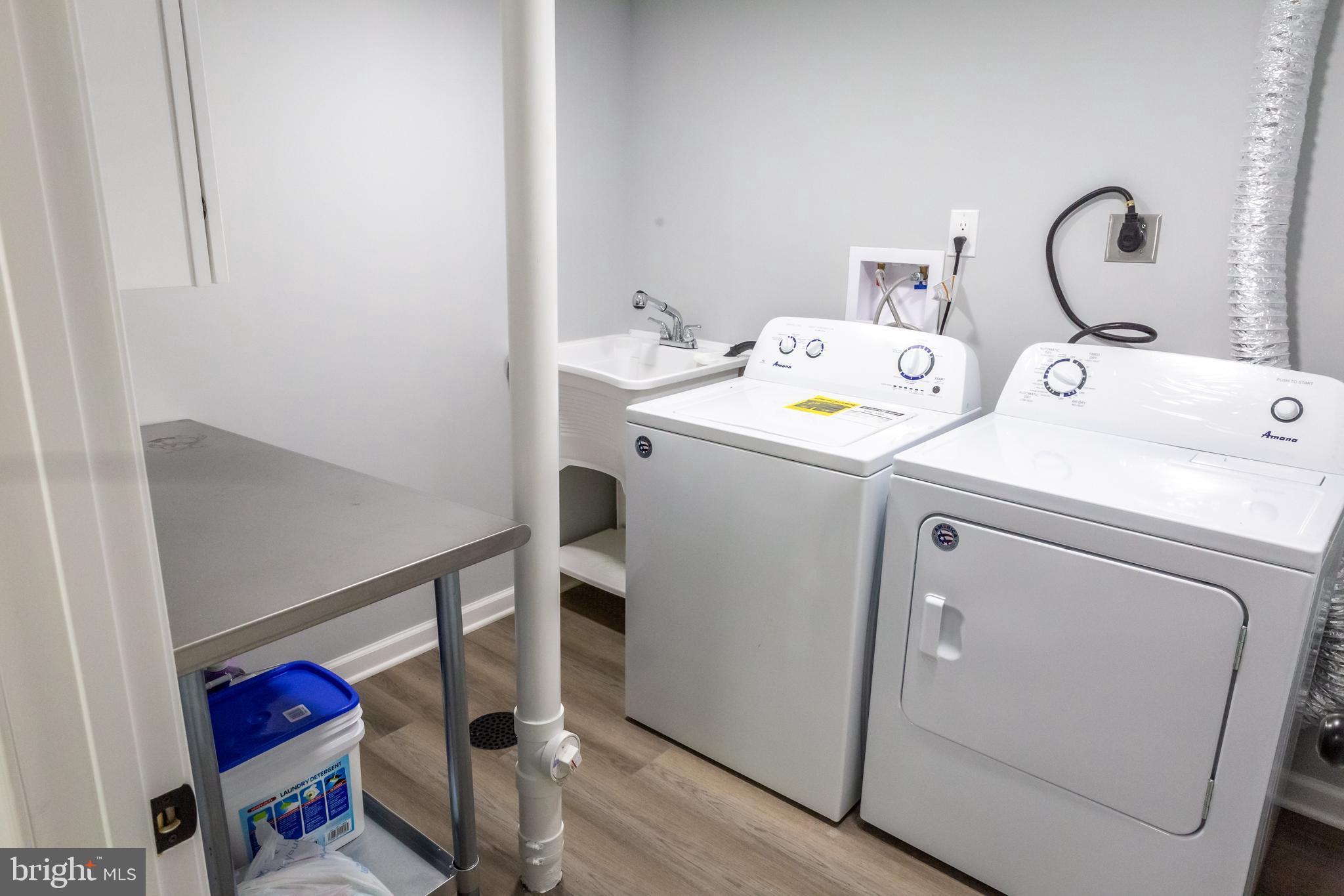 FOREST KNOLLS - Residential Lease