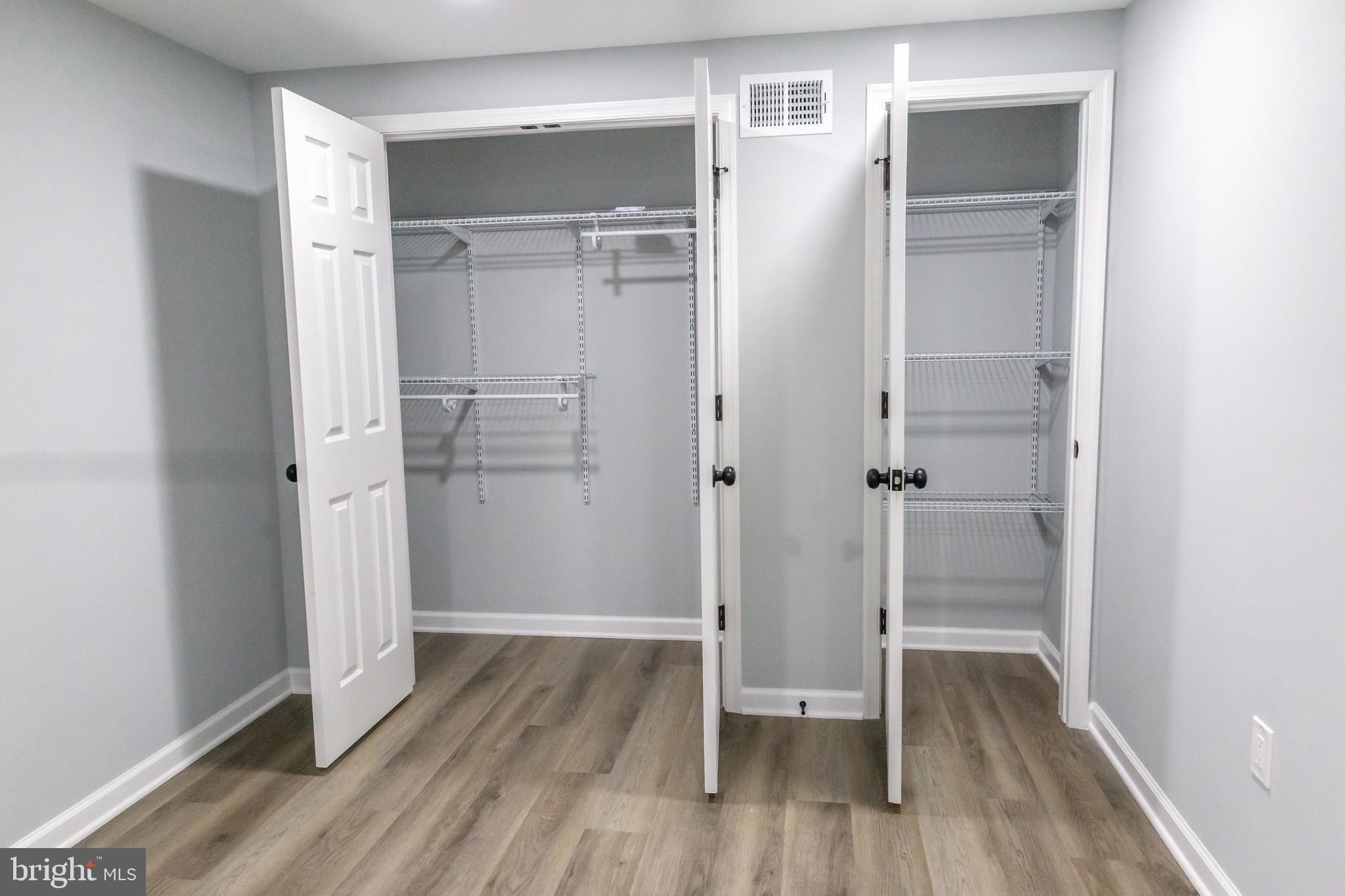 FOREST KNOLLS - Residential Lease