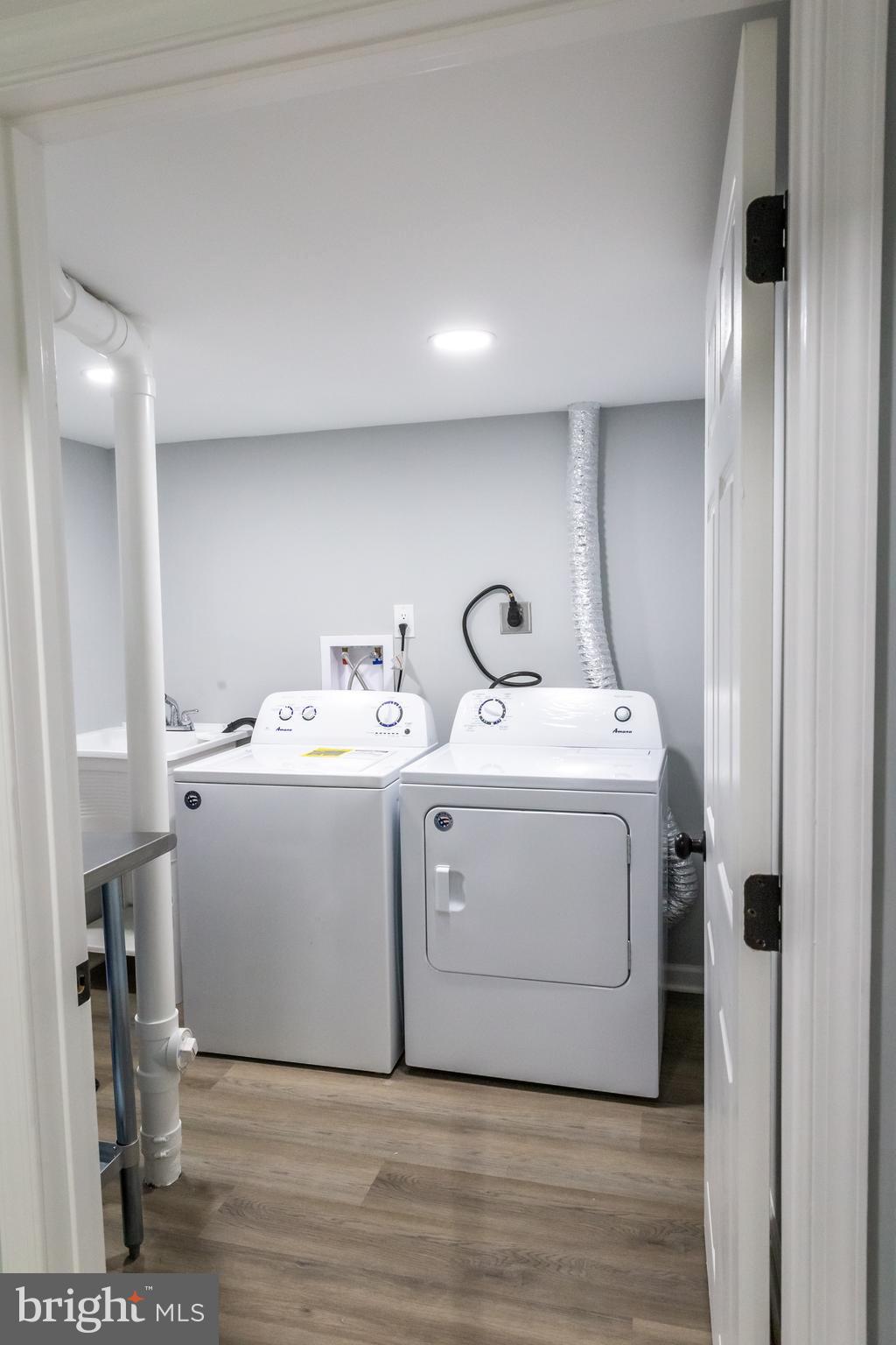 FOREST KNOLLS - Residential Lease