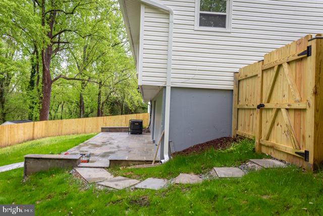 FOREST KNOLLS - Residential Lease