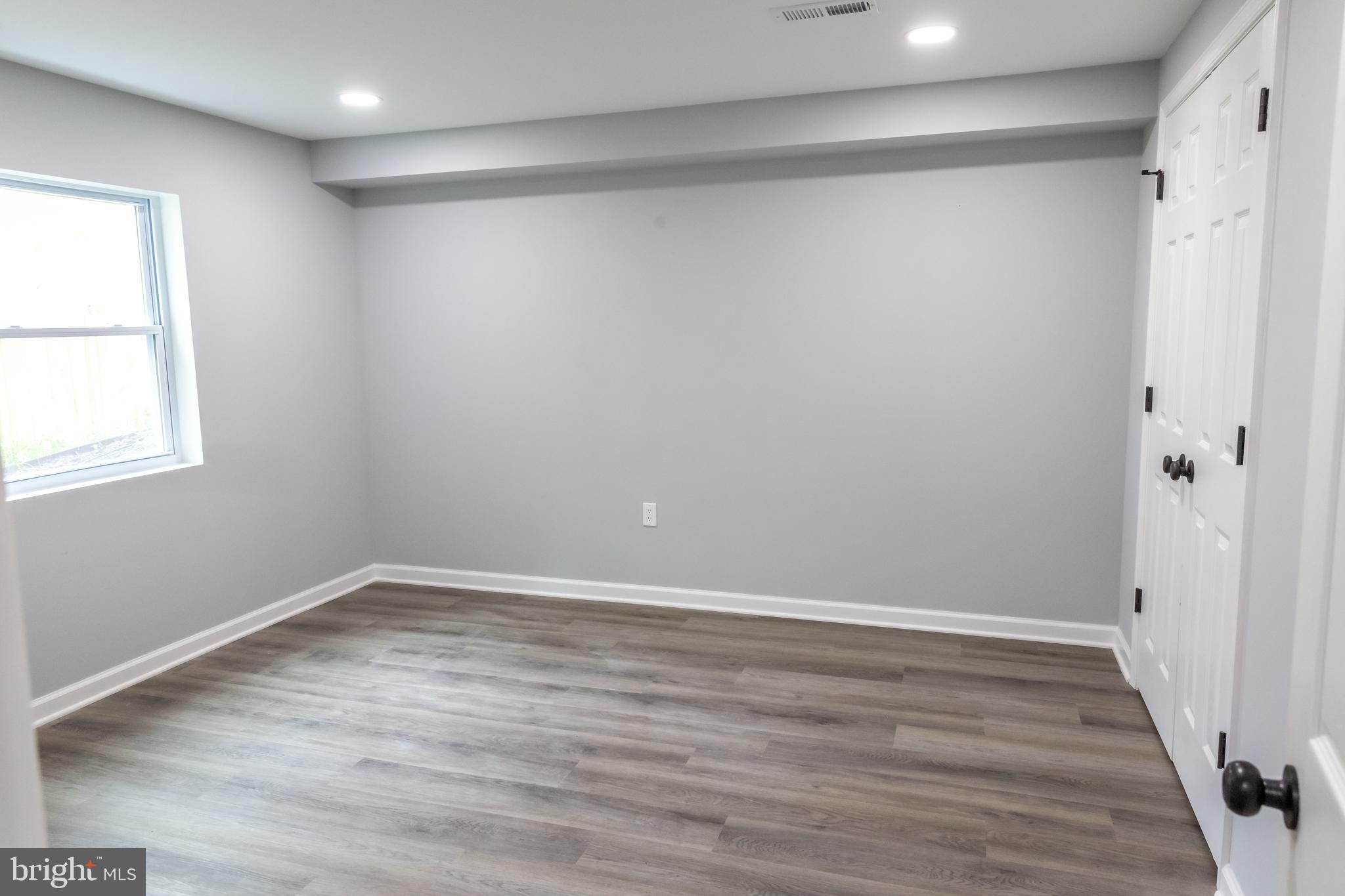 FOREST KNOLLS - Residential Lease