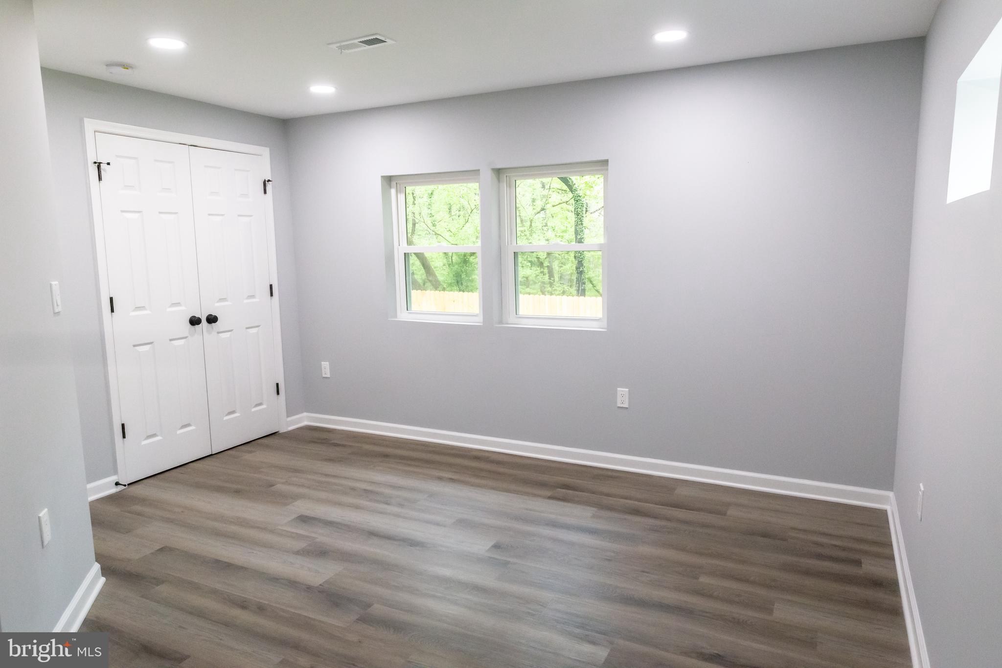 FOREST KNOLLS - Residential Lease