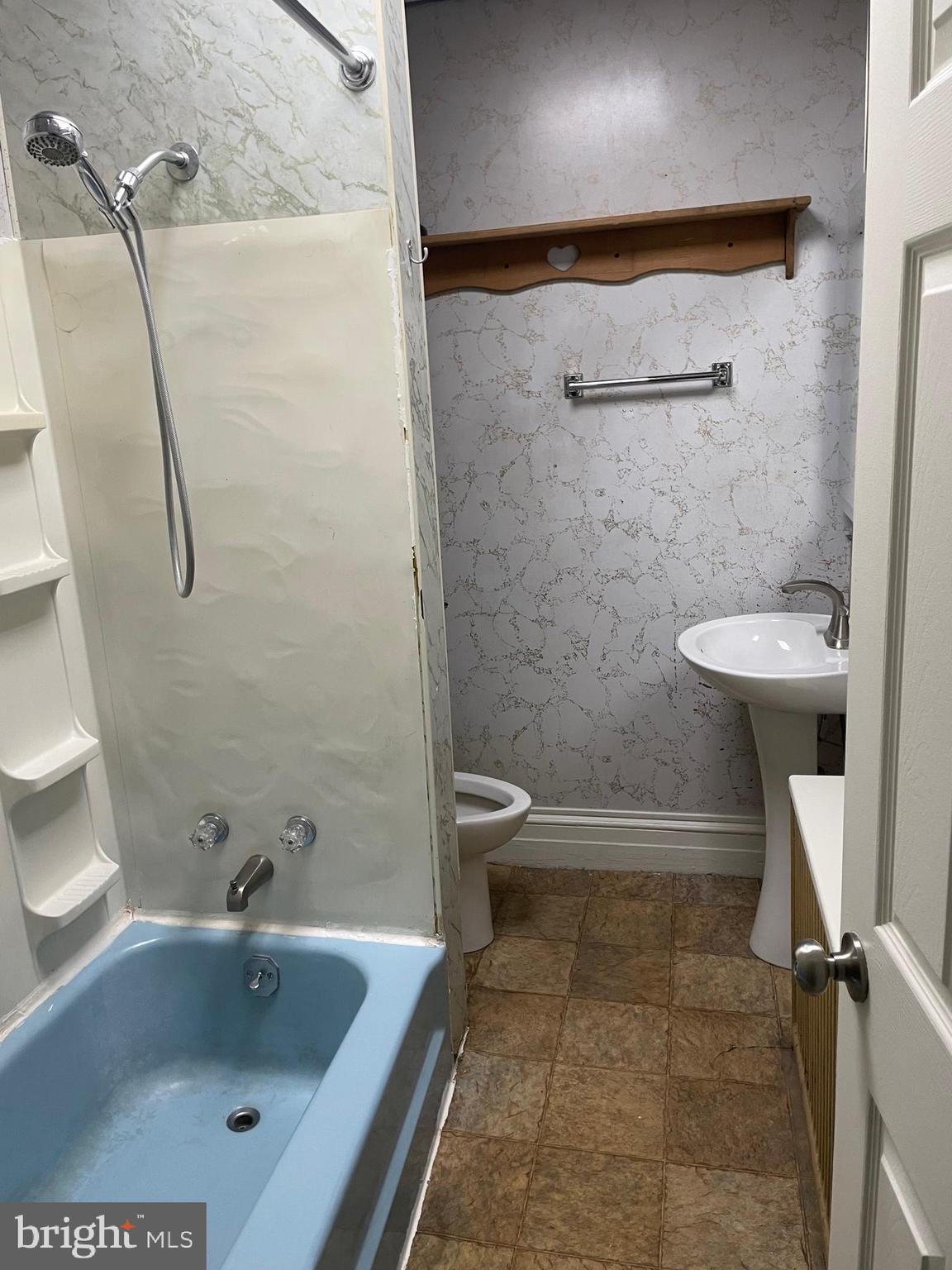 RESIDENTIAL - Residential Lease