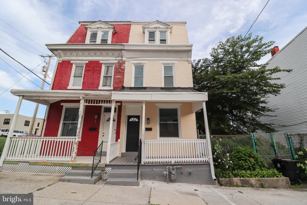 Photo of 427 Muench Street, HARRISBURG, PA 17102 (MLS # PADA2063272)