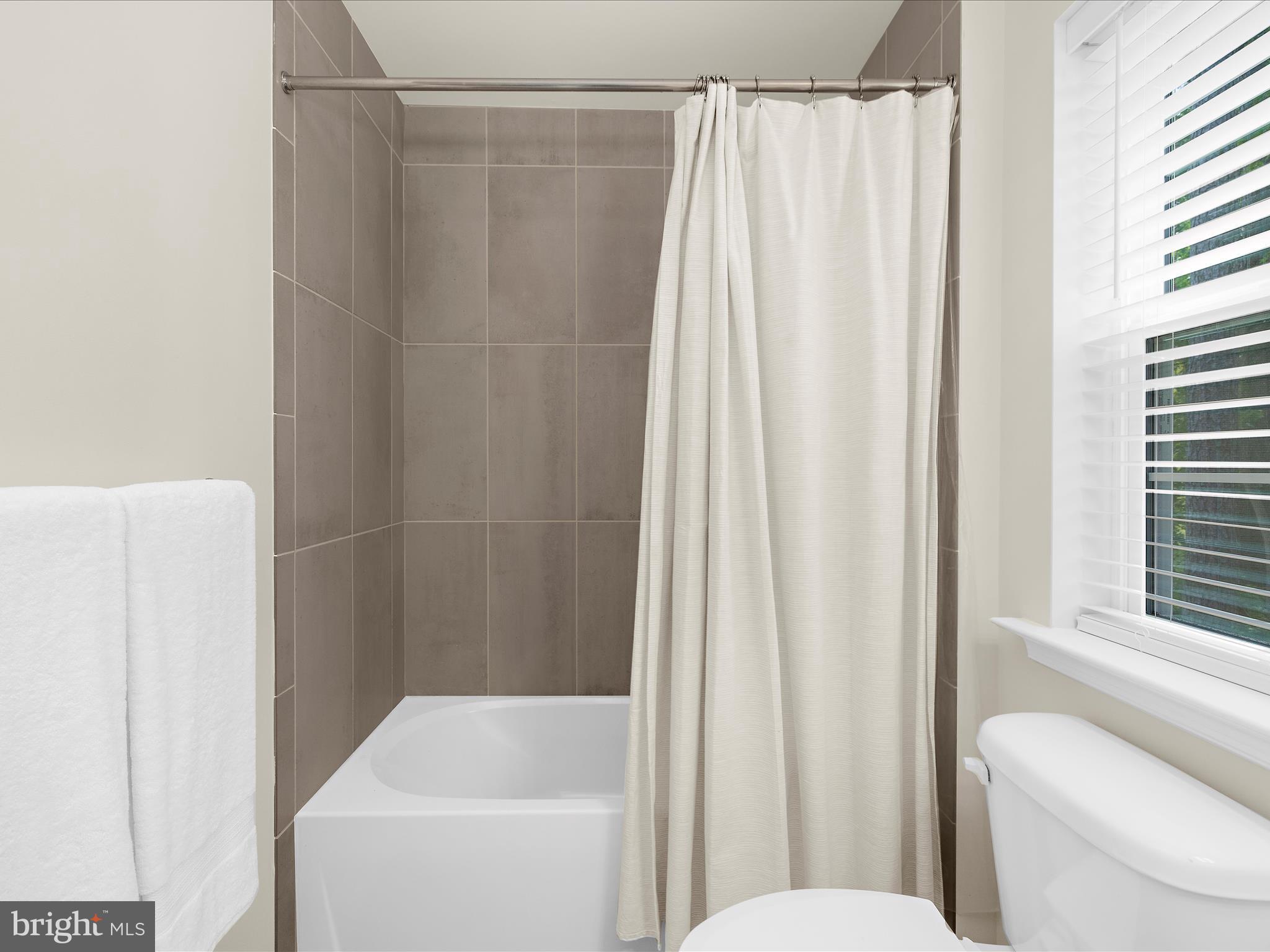 ROMANCOKE ON THE BAY - Residential