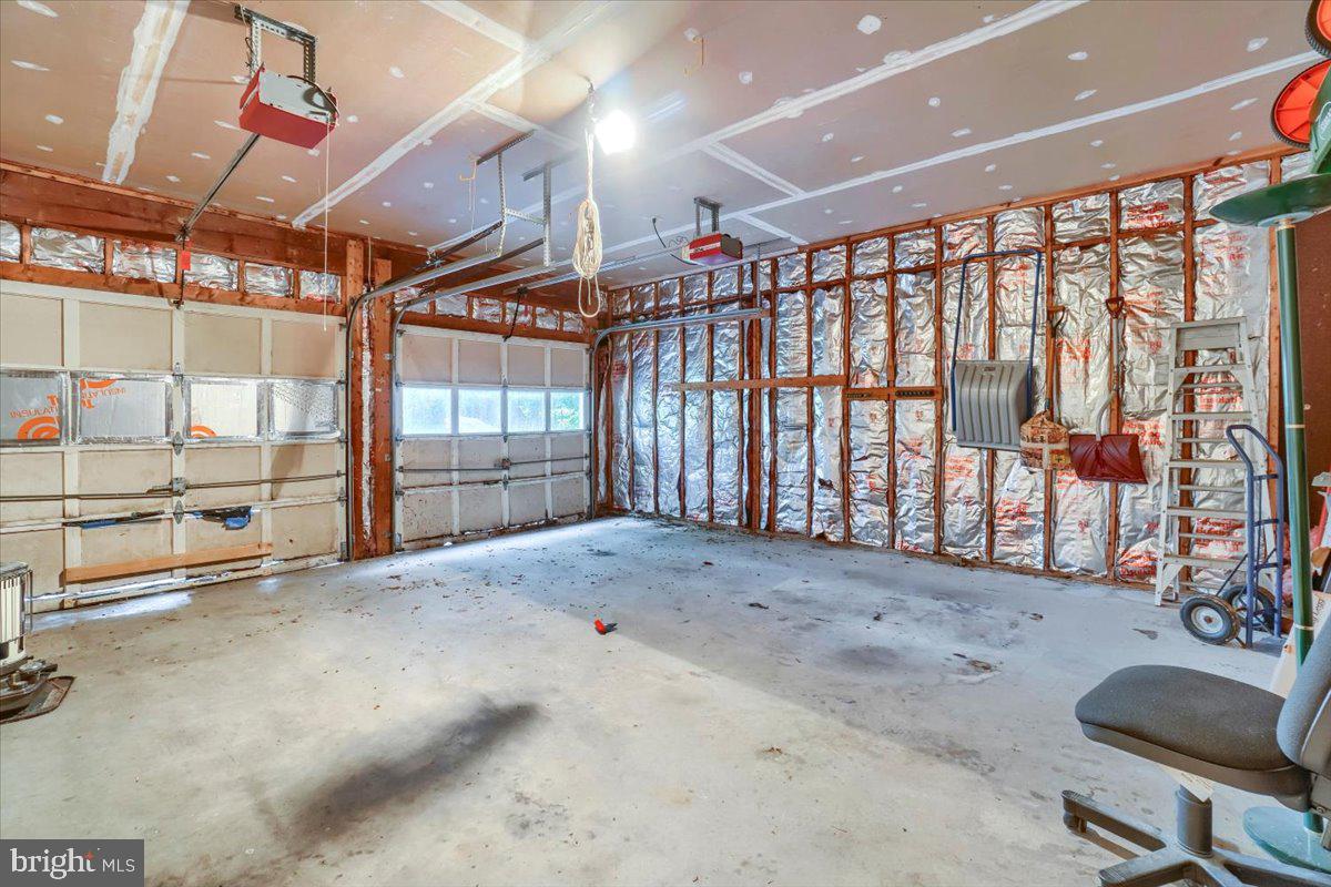 TIMBERLAKE ESTATES - Residential