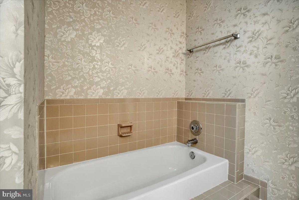 TIMBERLAKE ESTATES - Residential