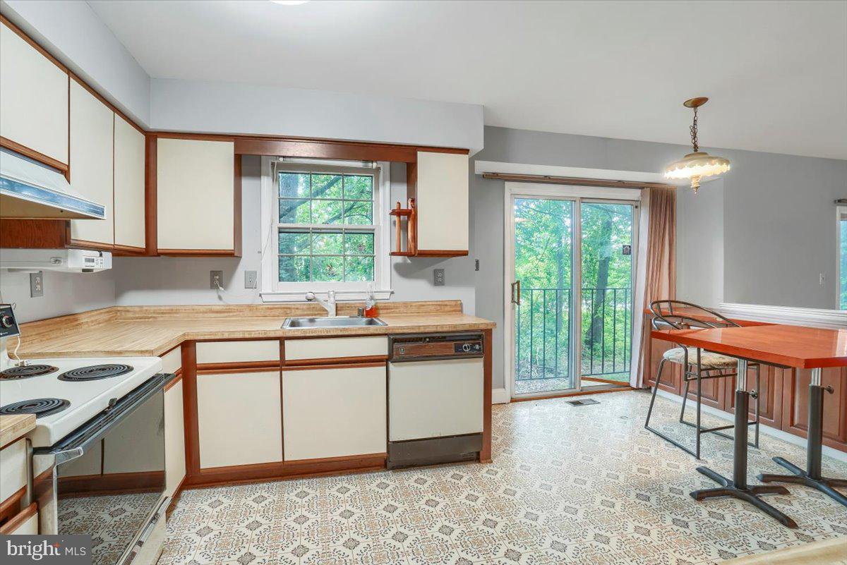 TIMBERLAKE ESTATES - Residential