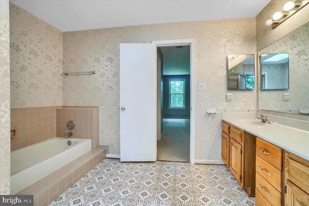 TIMBERLAKE ESTATES - Residential