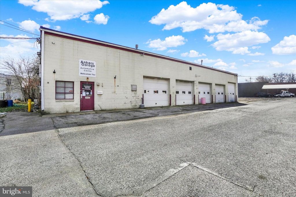 Photo of 1006 - 2 Mt Rose Rear Avenue, YORK, PA 17403 (MLS # PAYK2094750)