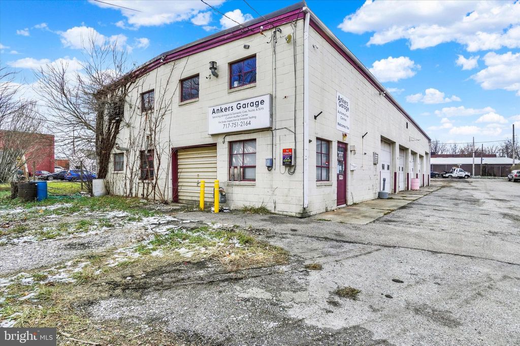 Photo of 1006 - 2 Mt Rose Rear Avenue, YORK, PA 17403 (MLS # PAYK2094750)