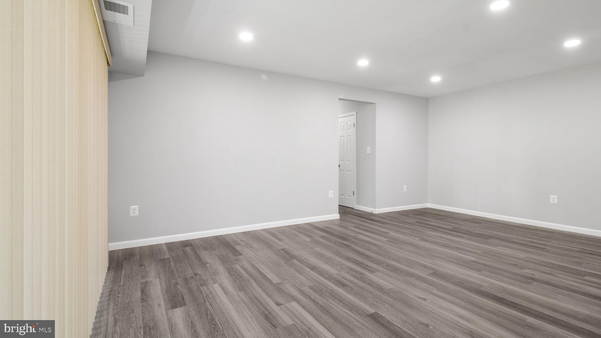 MARLOW TOWERS CONDOMINIUMS - Residential