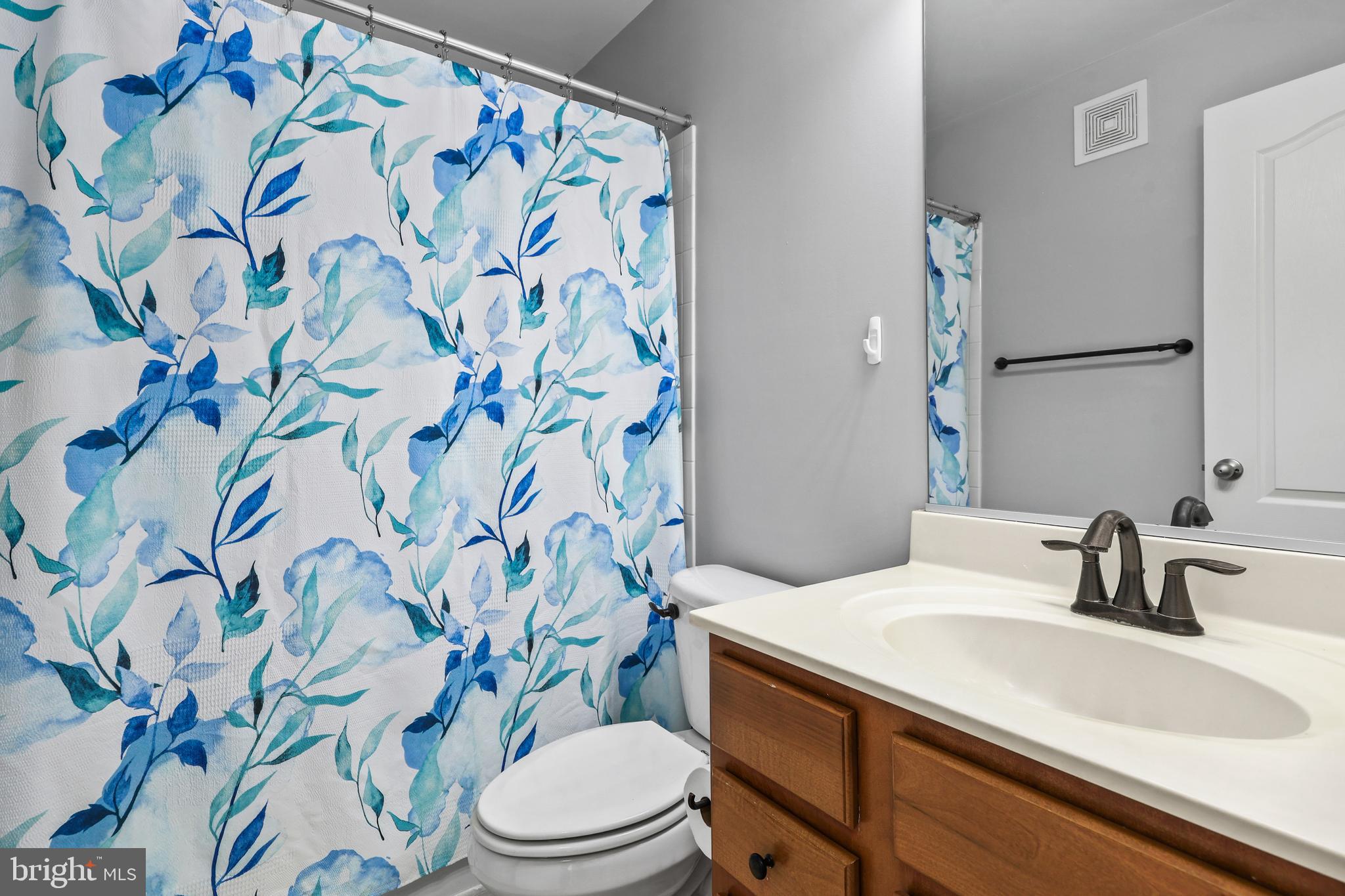 MARKET CENTER - Residential Lease