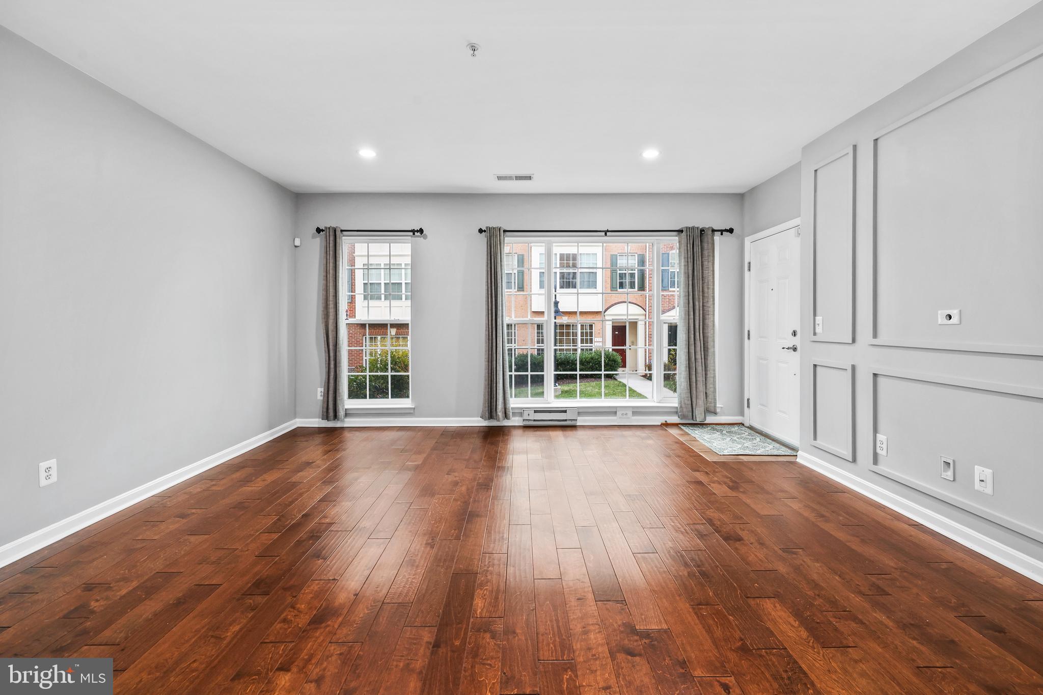 MARKET CENTER - Residential Lease