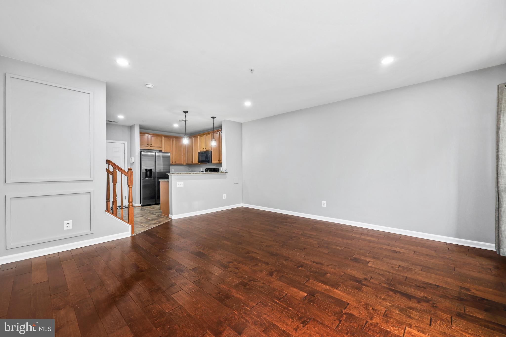 MARKET CENTER - Residential Lease