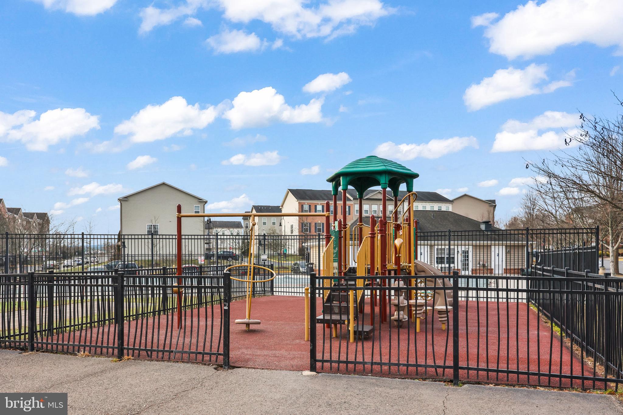 MARKET CENTER - Residential Lease