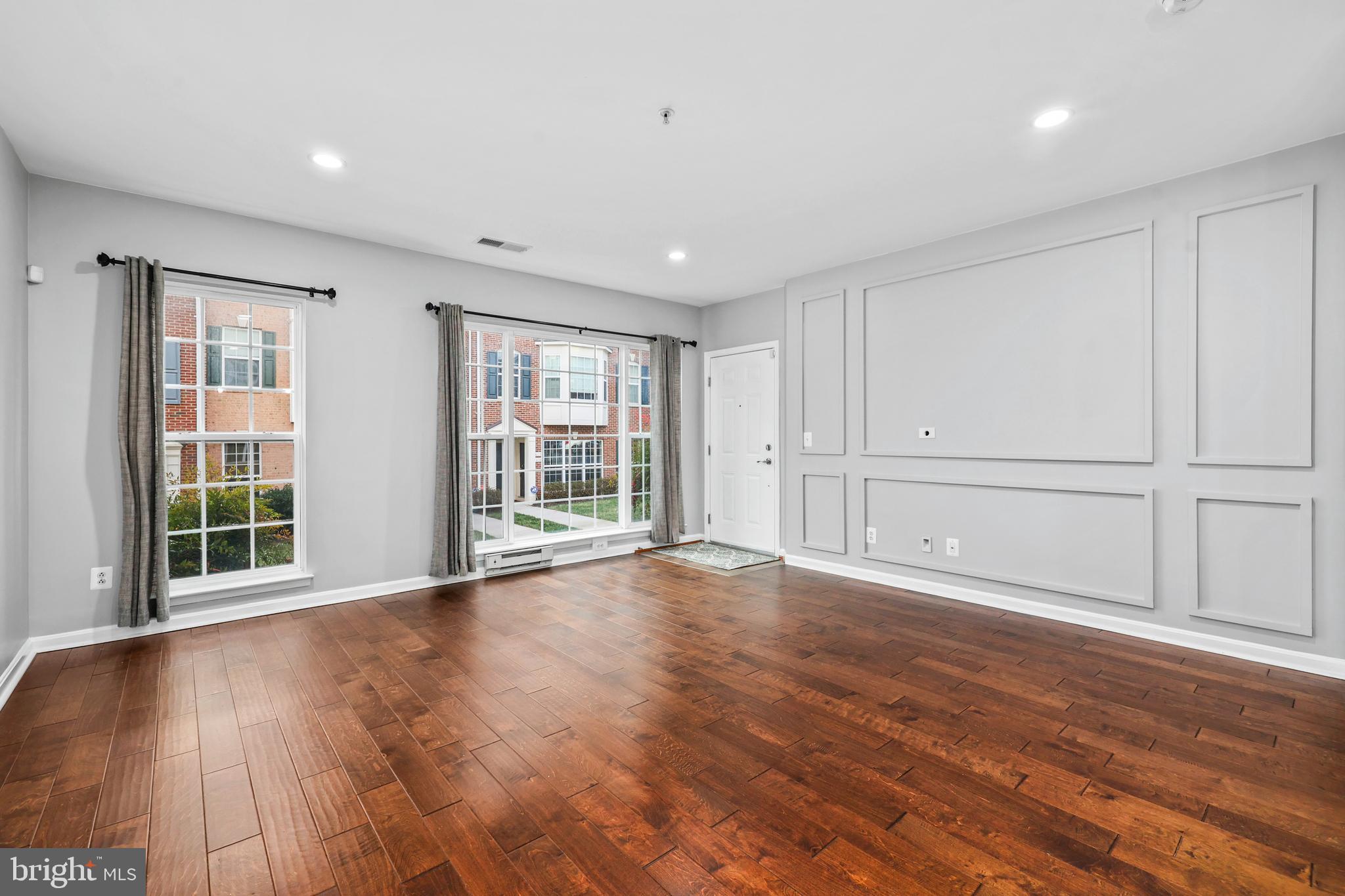 MARKET CENTER - Residential Lease