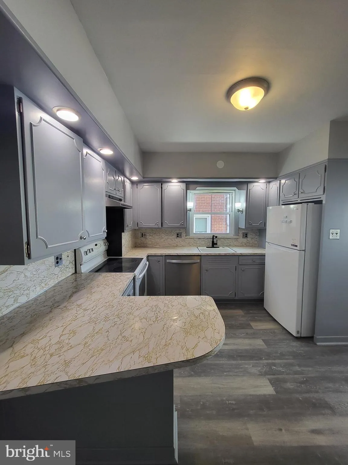 Reading, Pennsylvania 19609, United States, 3 Bedrooms Bedrooms, ,2 BathroomsBathrooms,Residential,Pending,10280