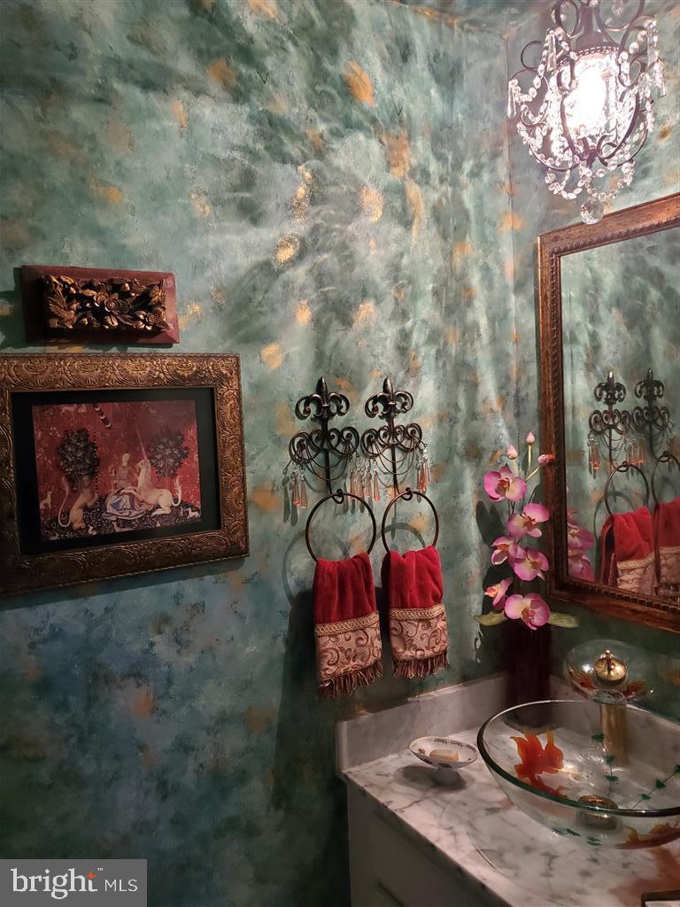 COLVINS GLEN - Residential Lease