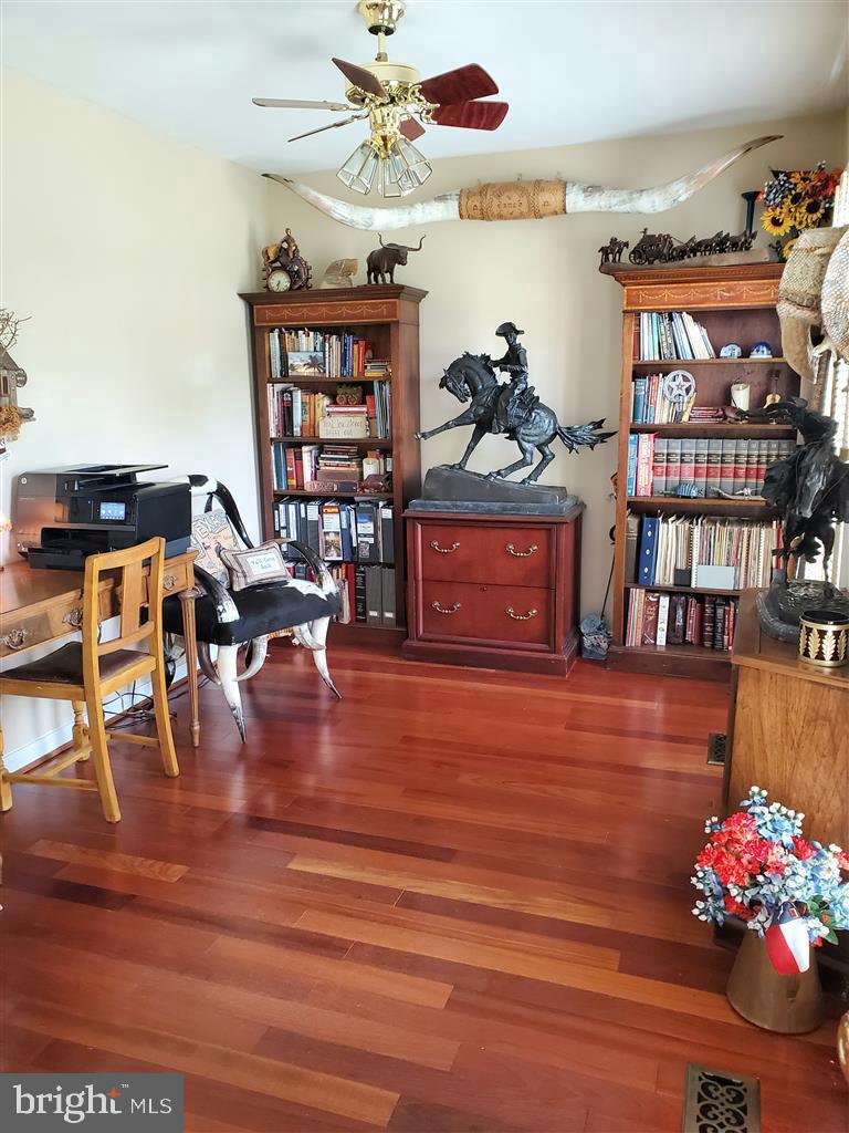 COLVINS GLEN - Residential Lease