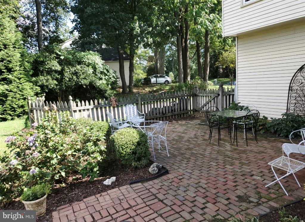 COLVINS GLEN - Residential Lease