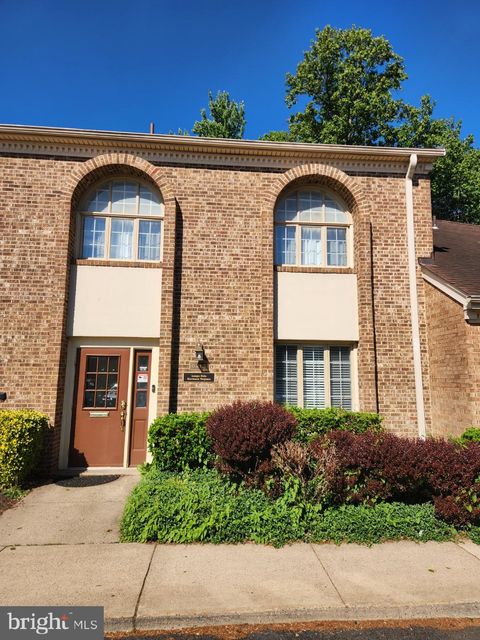 Photo of 6213 Old Keene Mill Court #14, SPRINGFIELD, VA 22152 (MLS # VAFX2311332)
