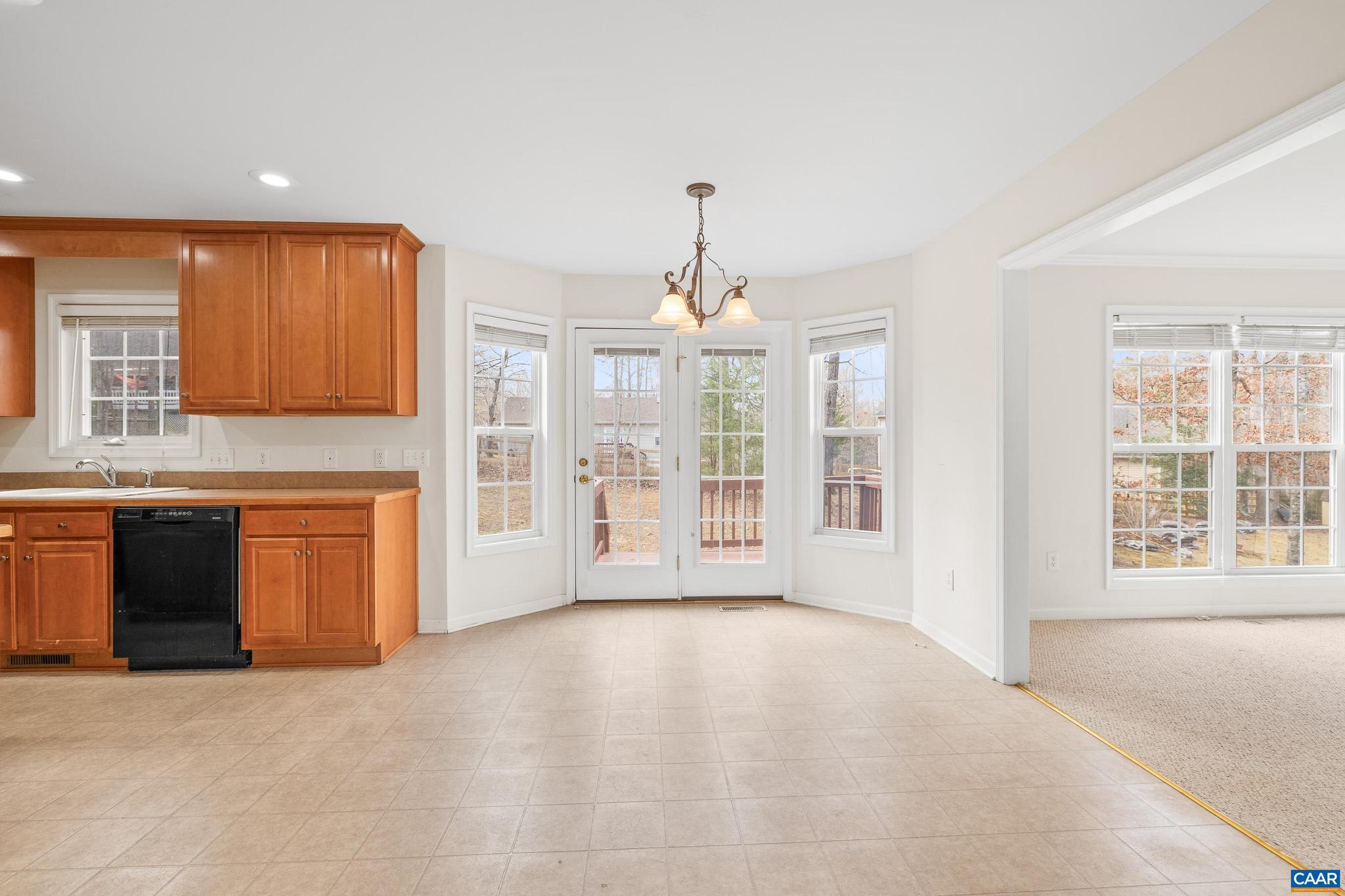 LAKE MONTICELLO - Residential