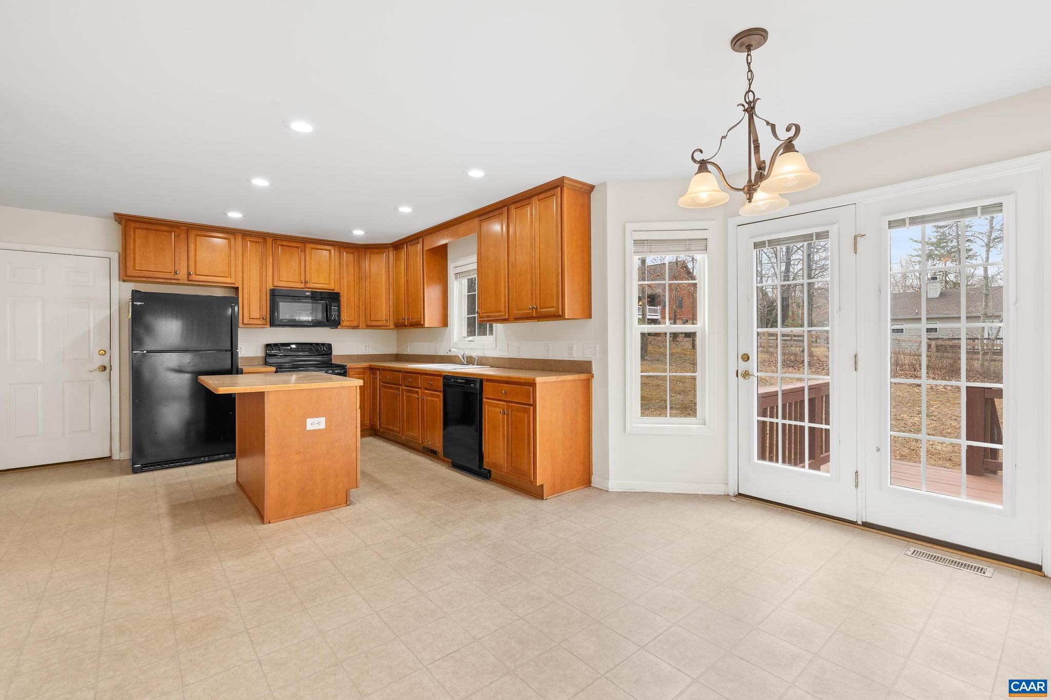 LAKE MONTICELLO - Residential